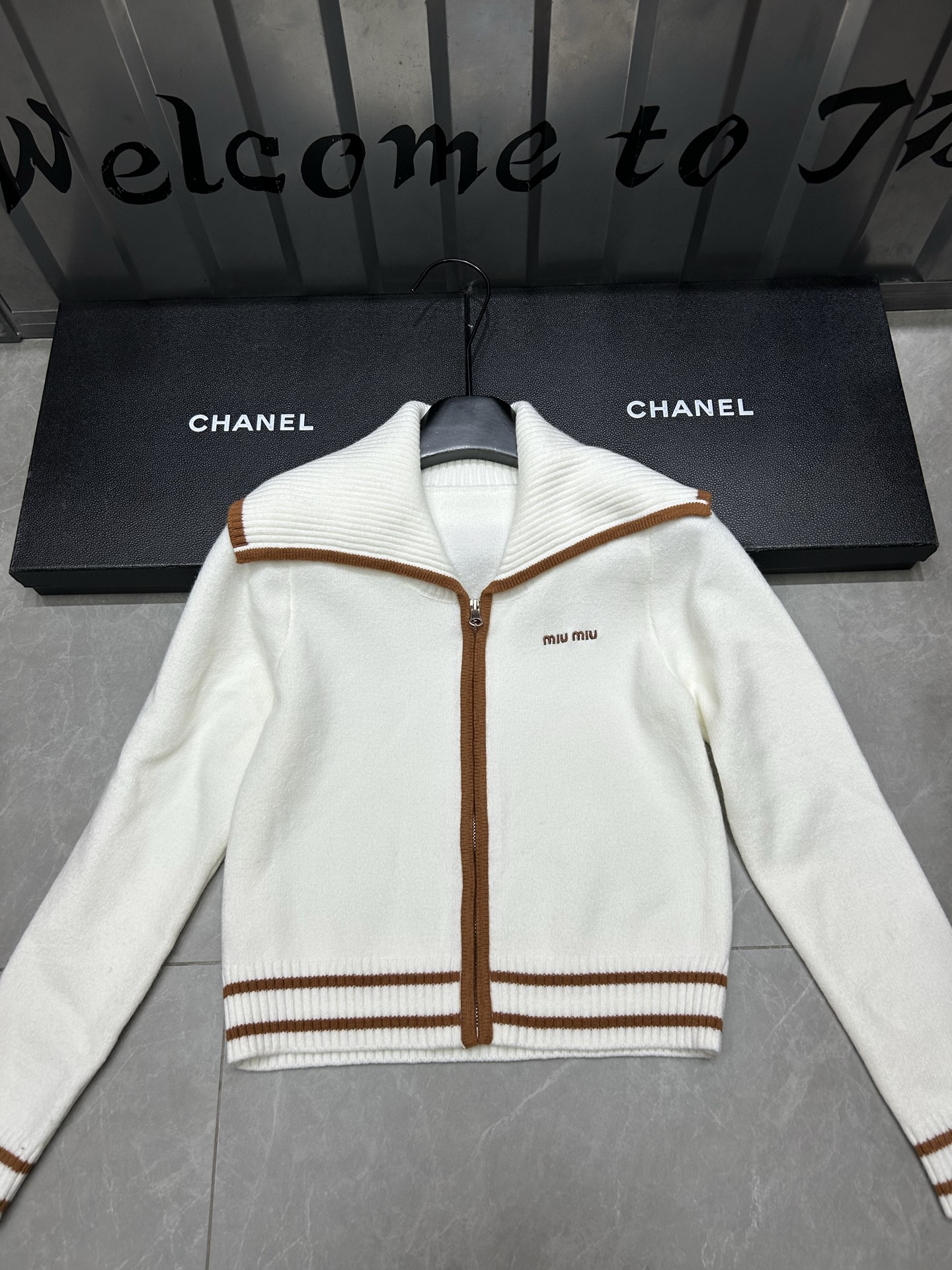 入手困難！ 2026 ミュウミュウ 新作 ニット スーパーコピー 2色