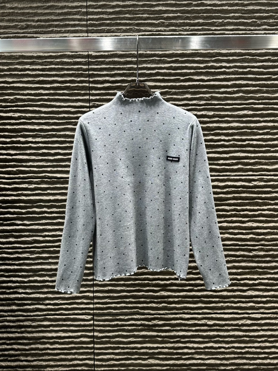 【即発】★  2026 ミュウミュウ 新作 長袖Tシャツ スーパーコピー 3色