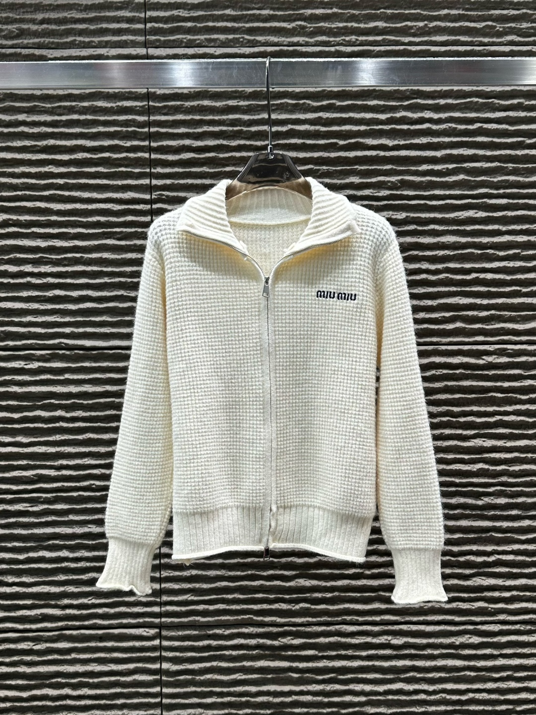 絶対欲しい！ 2026 ミュウミュウ 新作 ニット スーパーコピー  2色