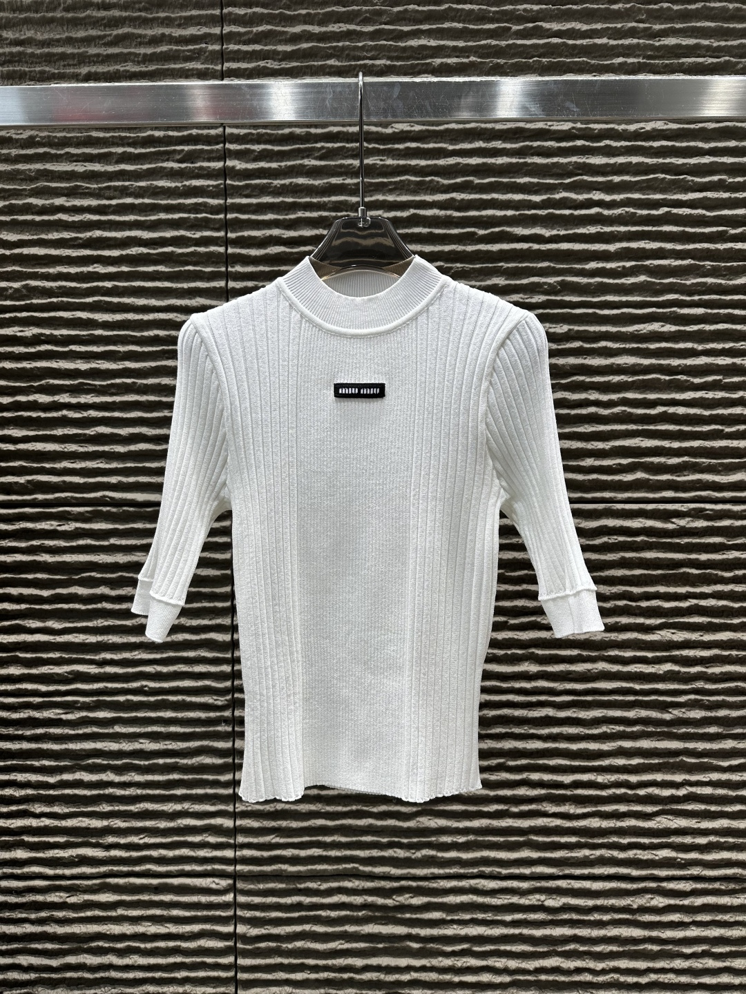 激安価格！ 2026 ミュウミュウ 新作 半袖Tシャツ コピー  2色