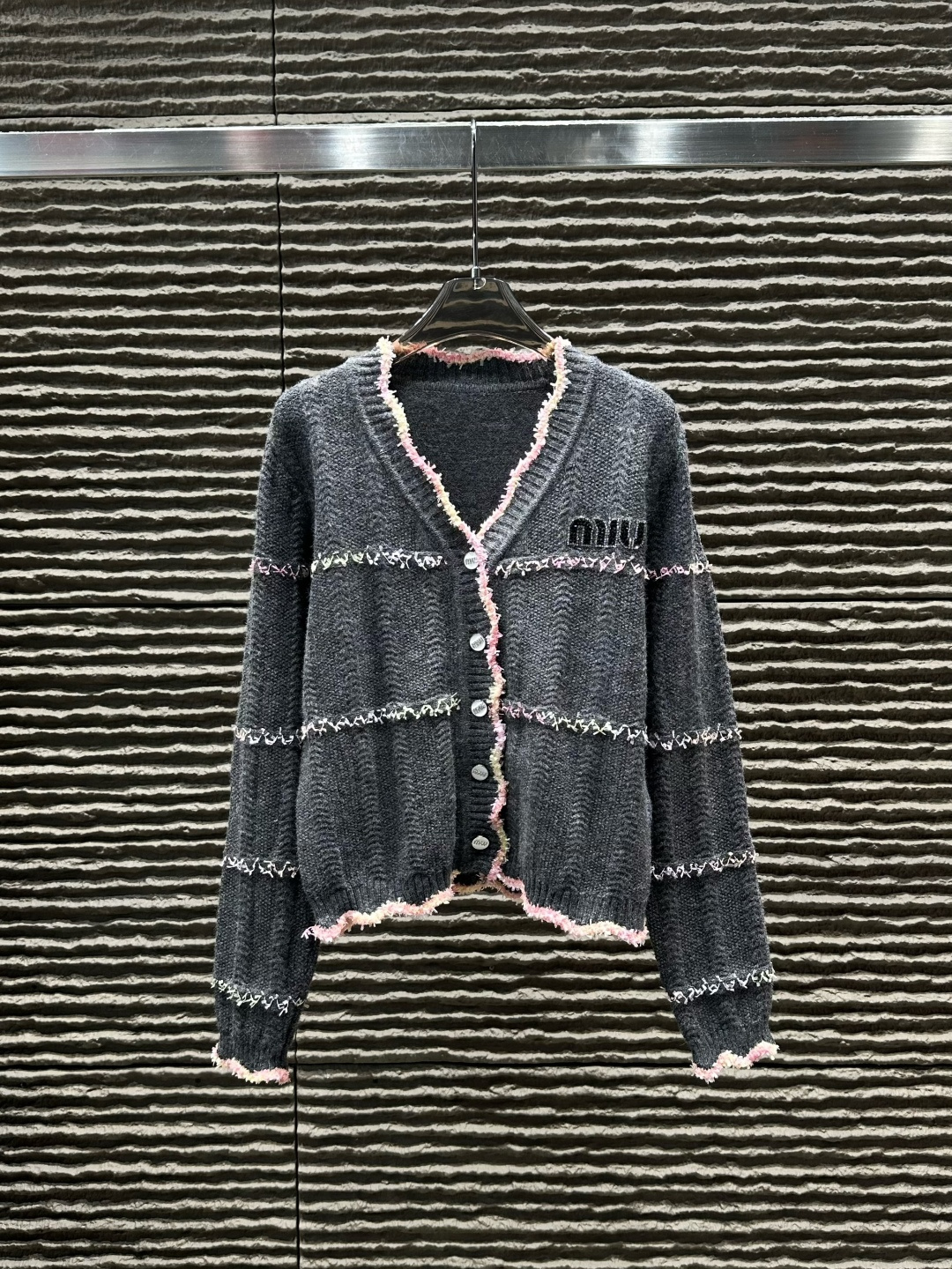 人気急上昇新作 2026 ミュウミュウ 新作 ニット スーパーコピー  5色