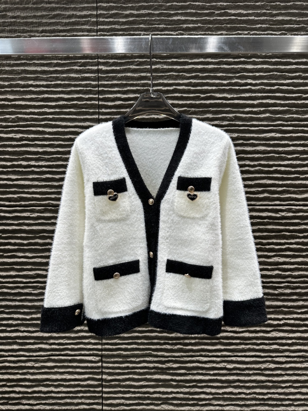 肌触り最高な 2026 ミュウミュウ 新作 ジャケット コピー 3色