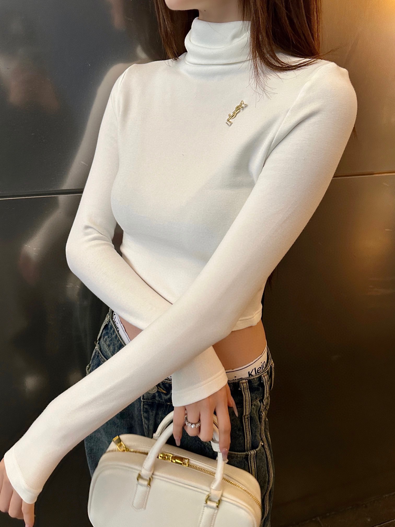 入手困難品！2026 サンローラン 新作 長袖Tシャツ 偽物