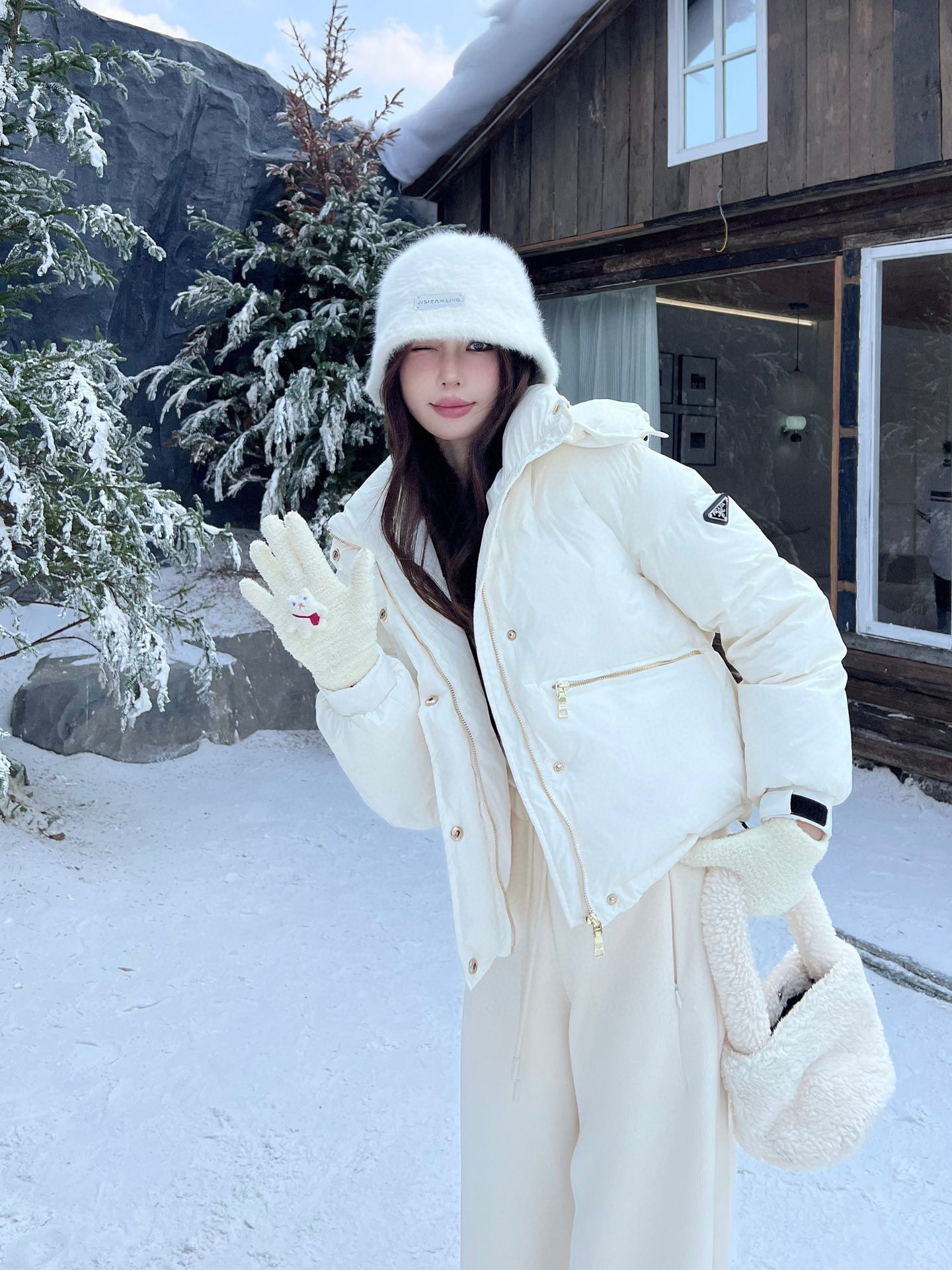 累積売上総額第１位！2026 プラダ 新作 ダウンジャケット コピー