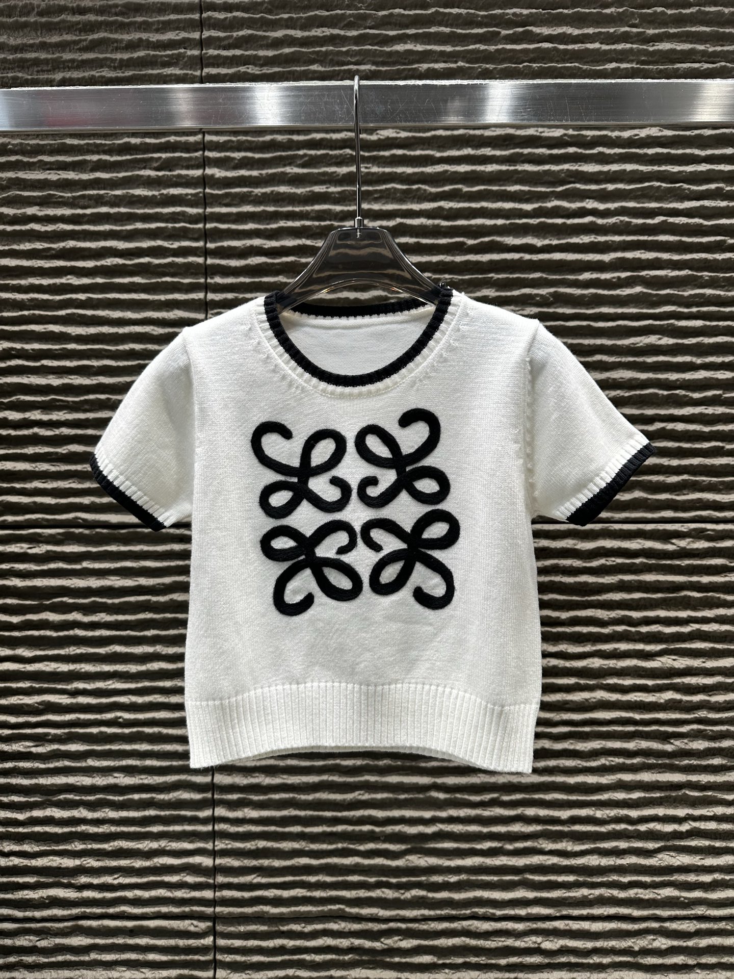 絶対欲しい！  2026 ロエベ 新作 半袖Tシャツ コピー 4色