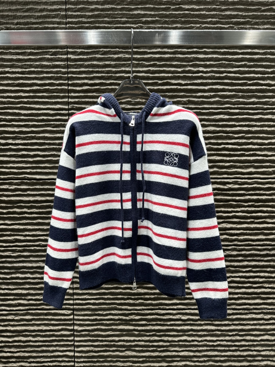 人気急上昇新作  2026 ロエベ 新作 パーカー コピー 2色