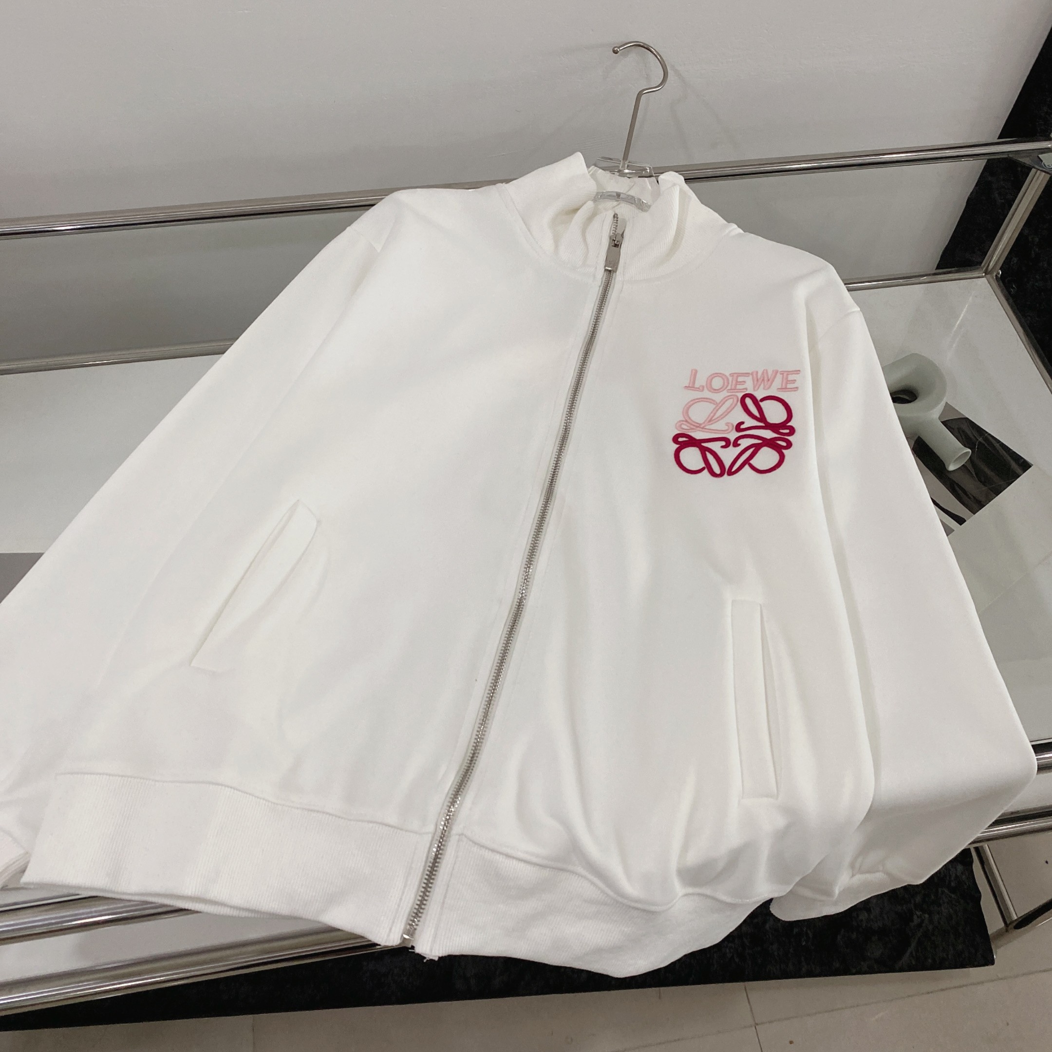 完売前に！ 2026 ロエベ 新作 パーカー コピー 2色