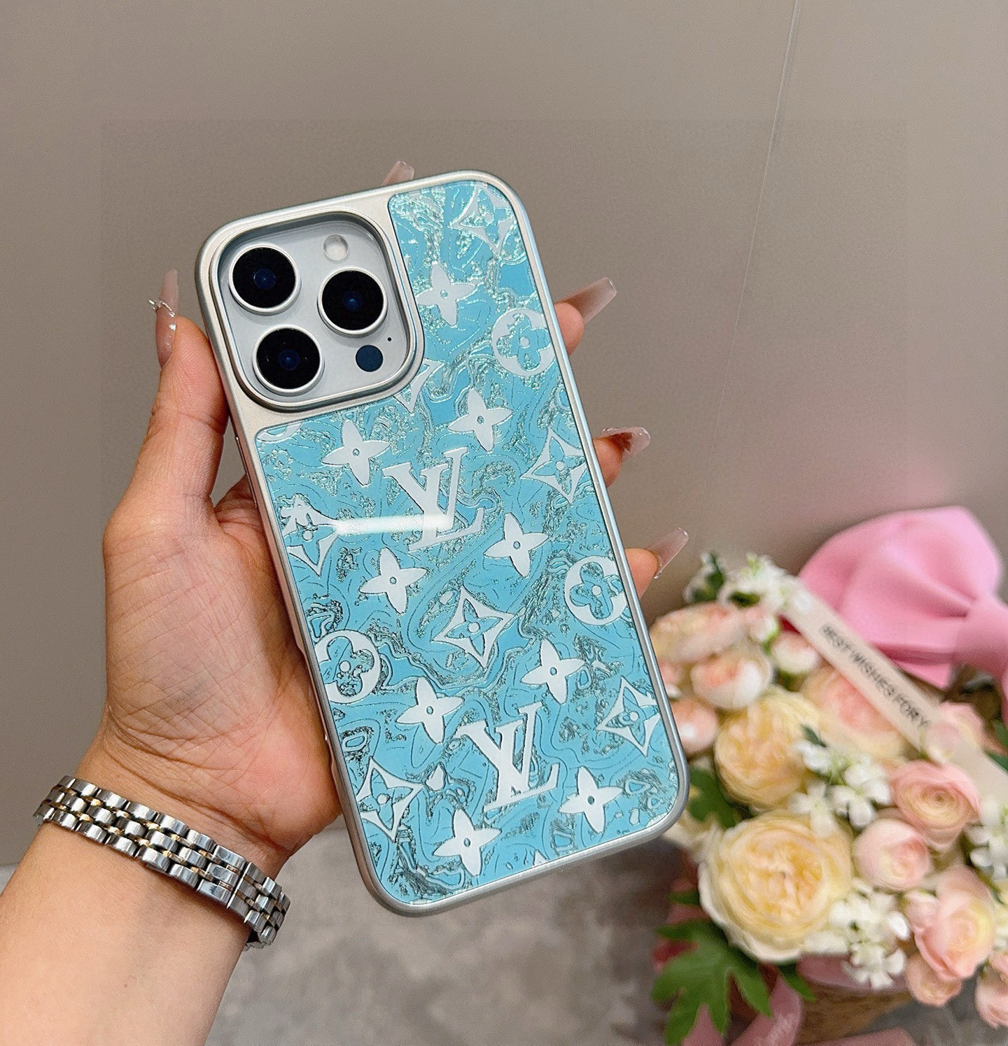 肌触り最高な 2026 ルイヴィトン 新作 iPhone ケース 全機種 販売 偽物