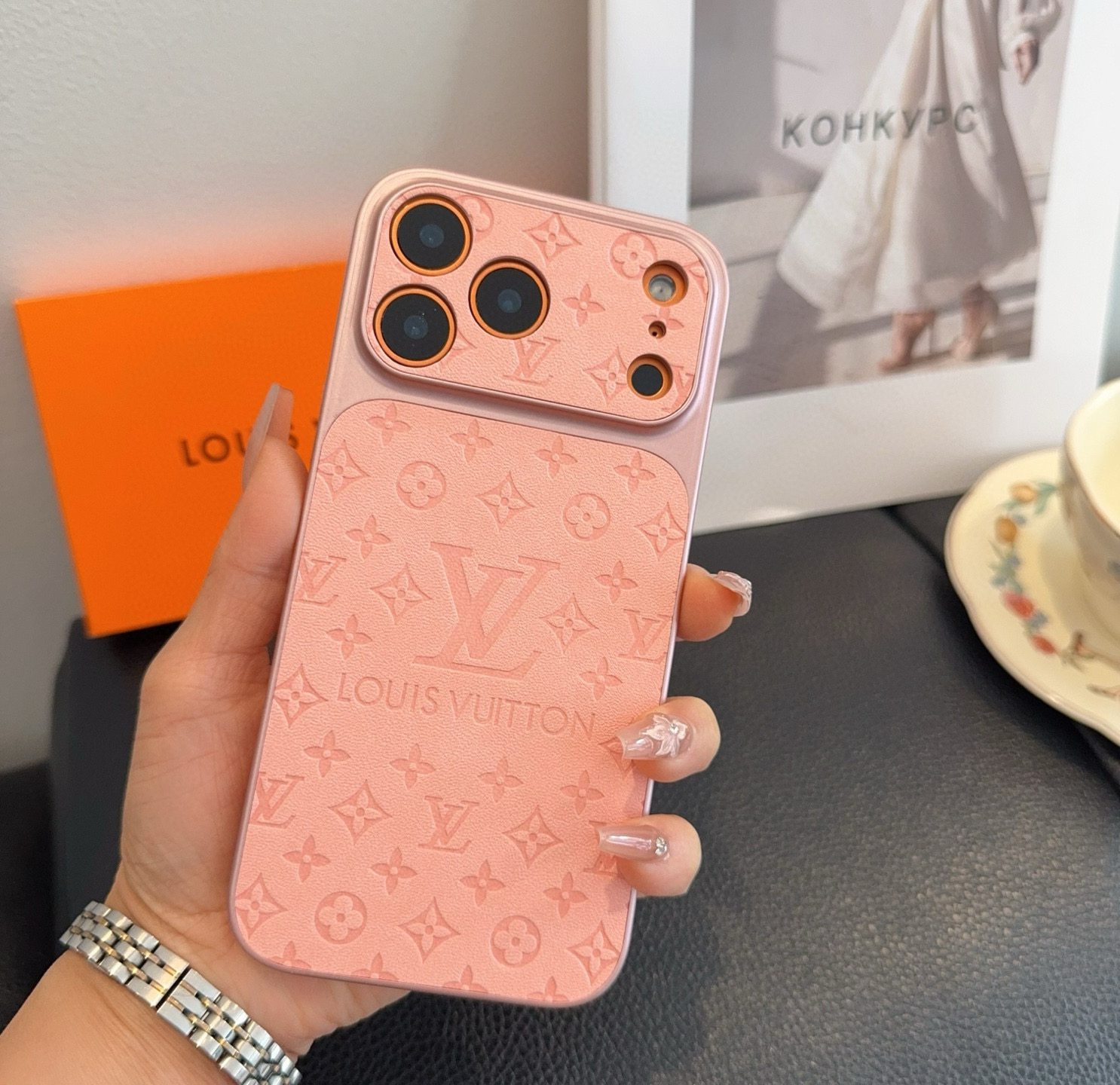 完売必至 2026 ルイヴィトン 新作 iPhone ケース 全機種 販売 コピー