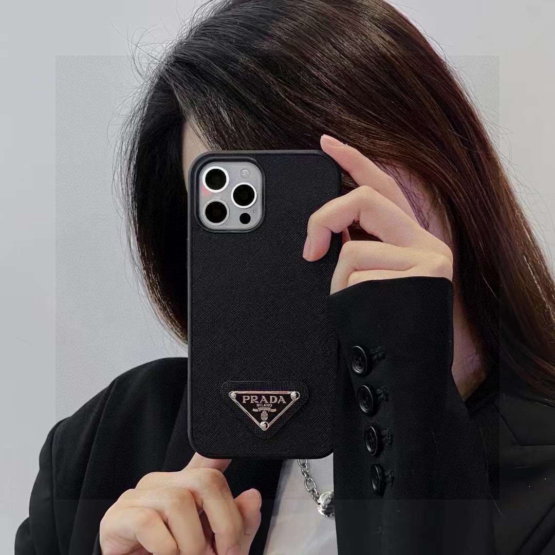 人気爆発☆ 2026 プラダ 新作 iPhone ケース 全機種 販売 偽物