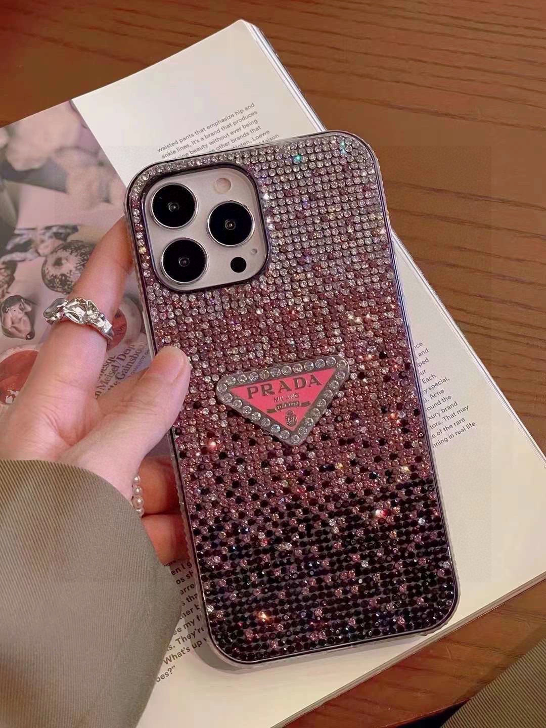 人気No1★ 2026 プラダ 新作 iPhone ケース 全機種 販売 コピー