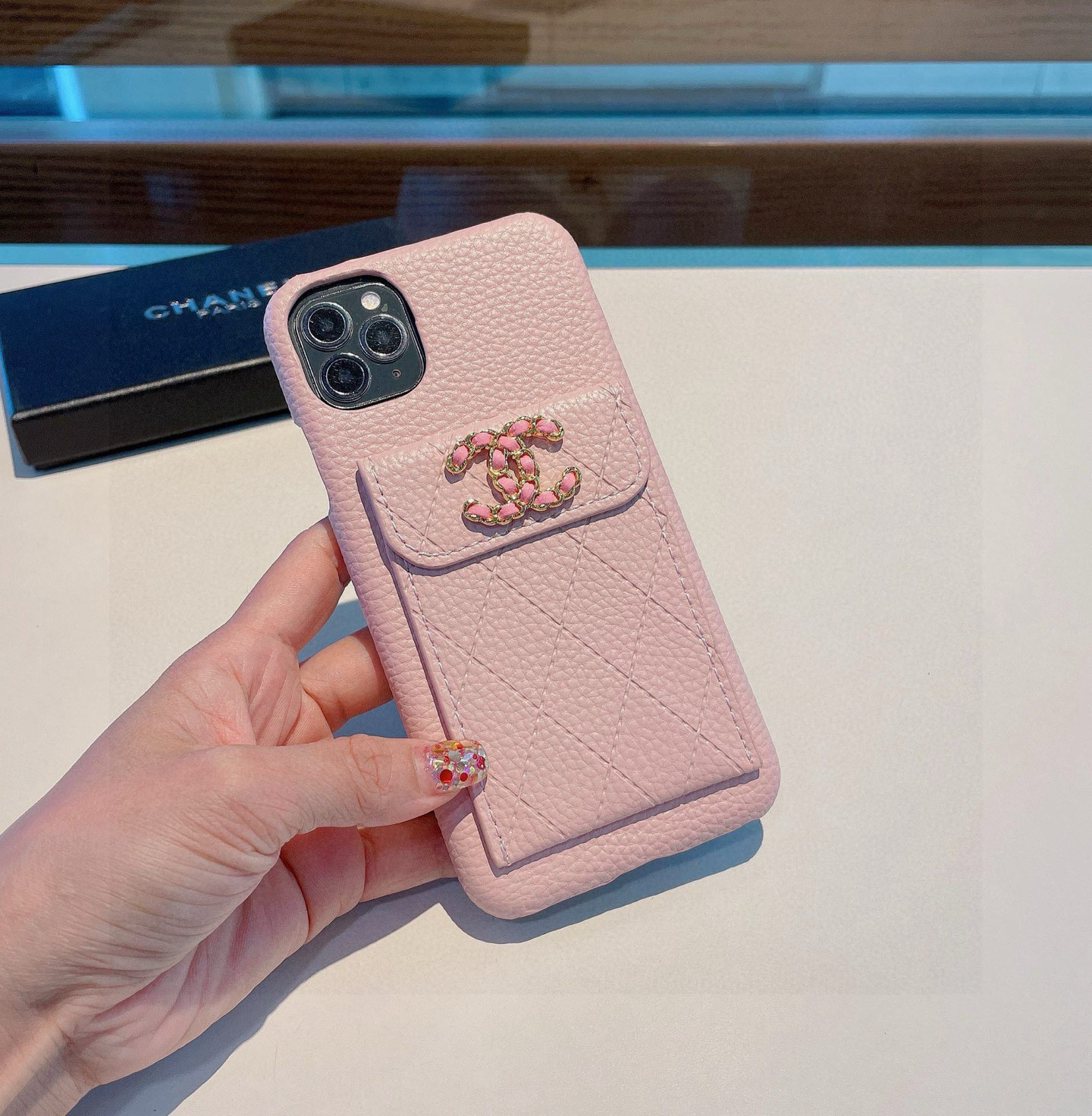 超希少！2026 シャネル 新作 iPhone ケース 全機種 販売 スーパーコピー