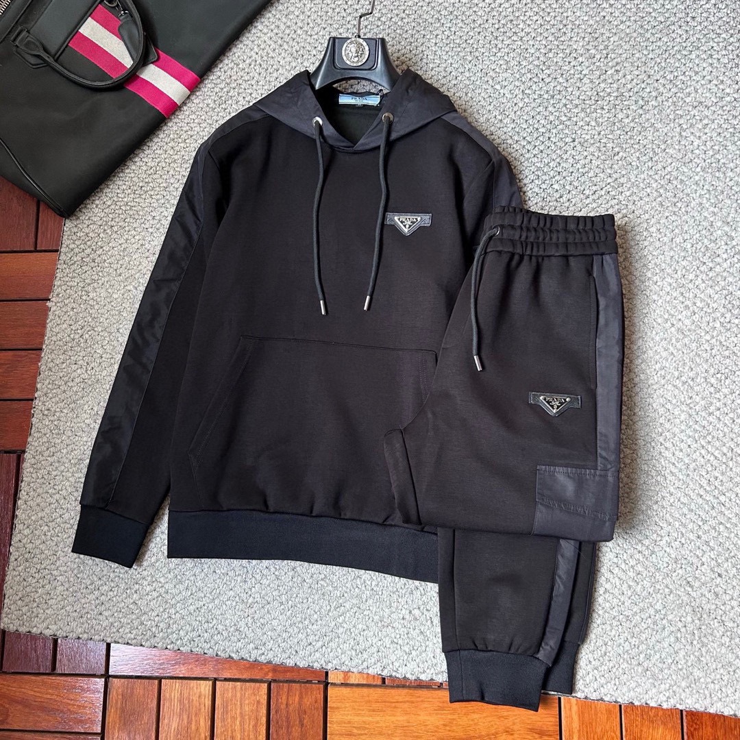 世界中で大人気♪ 2026 プラダ 新作 セットアップ スーパーコピー