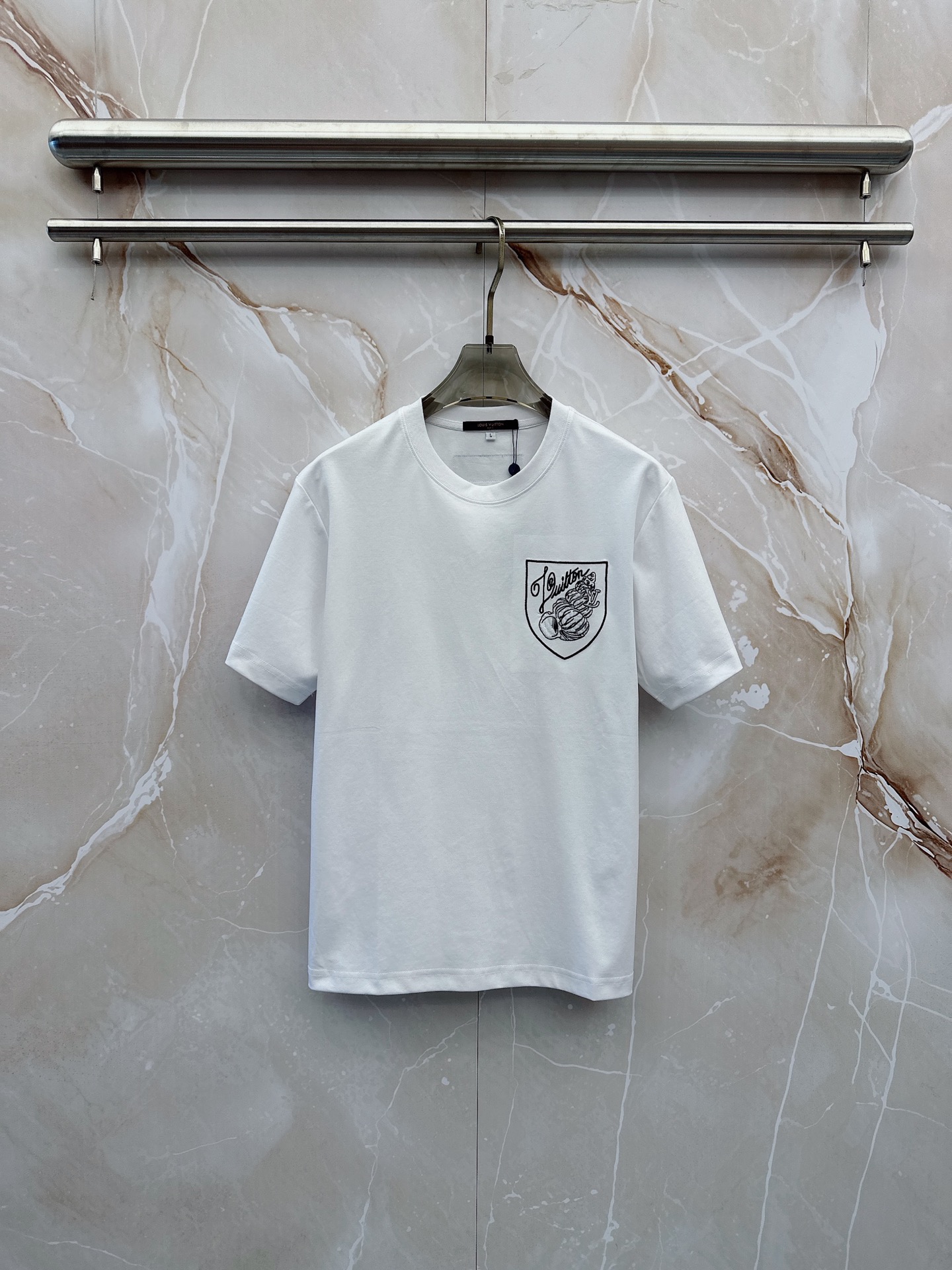 送料込 2026 ルイヴィトン 新作 半袖Tシャツ コピー