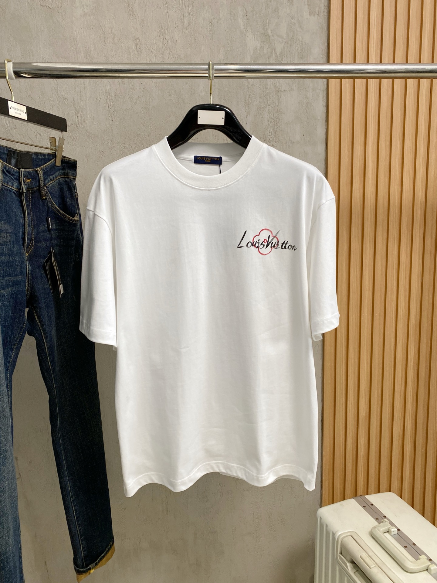 一目惚れ♪ 2026 ルイヴィトン 新作 半袖Tシャツ コピー