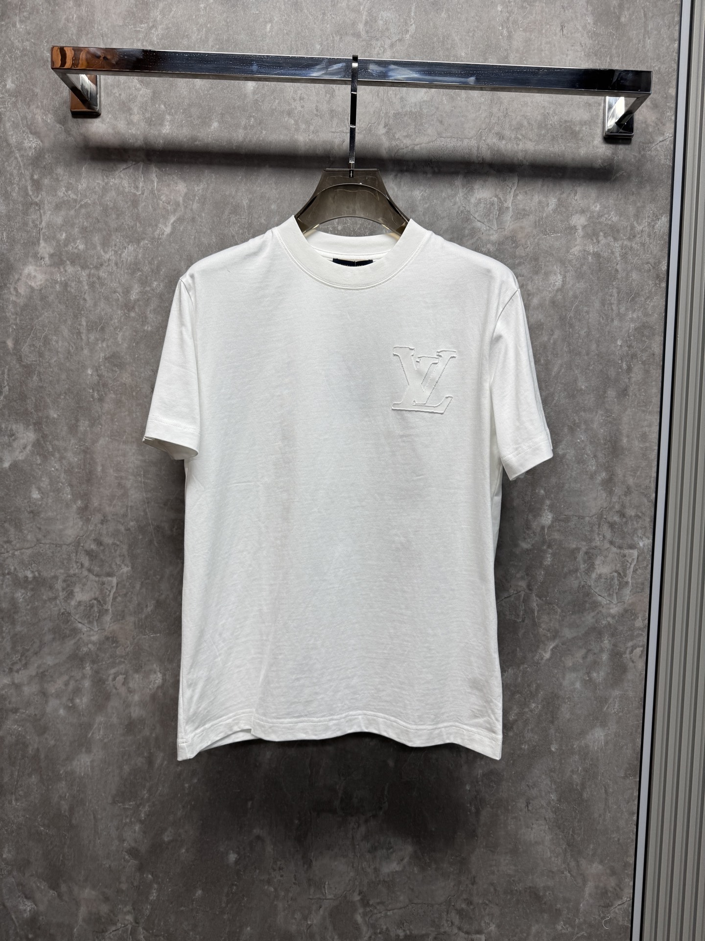 入手困難！2026 ルイヴィトン 新作 半袖Tシャツ 偽物