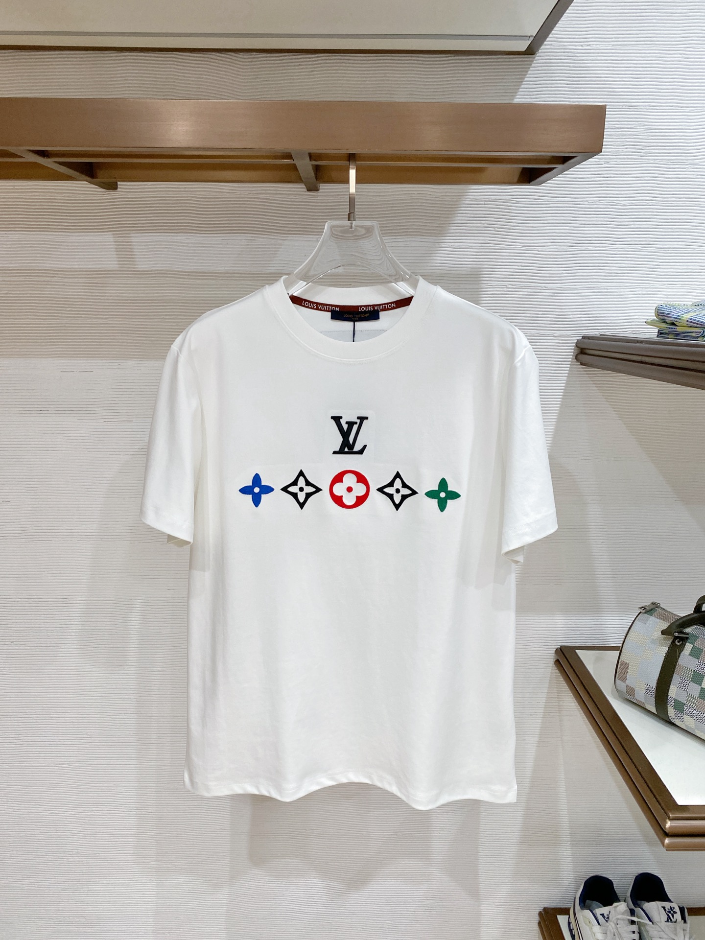 最安値挑戦 2026 ルイヴィトン 新作 半袖Tシャツ スーパーコピー
