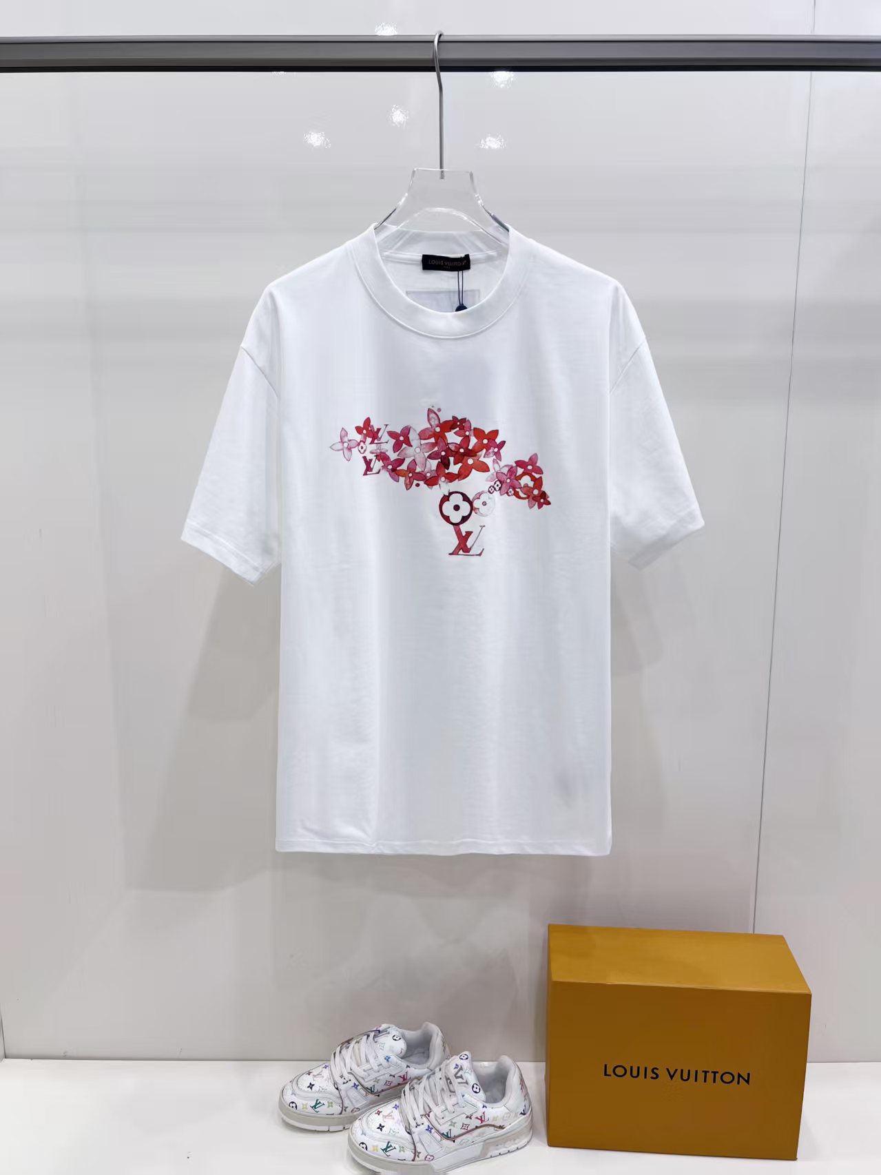 絶対欲しい！2026 ルイヴィトン 新作 半袖Tシャツ スーパーコピー