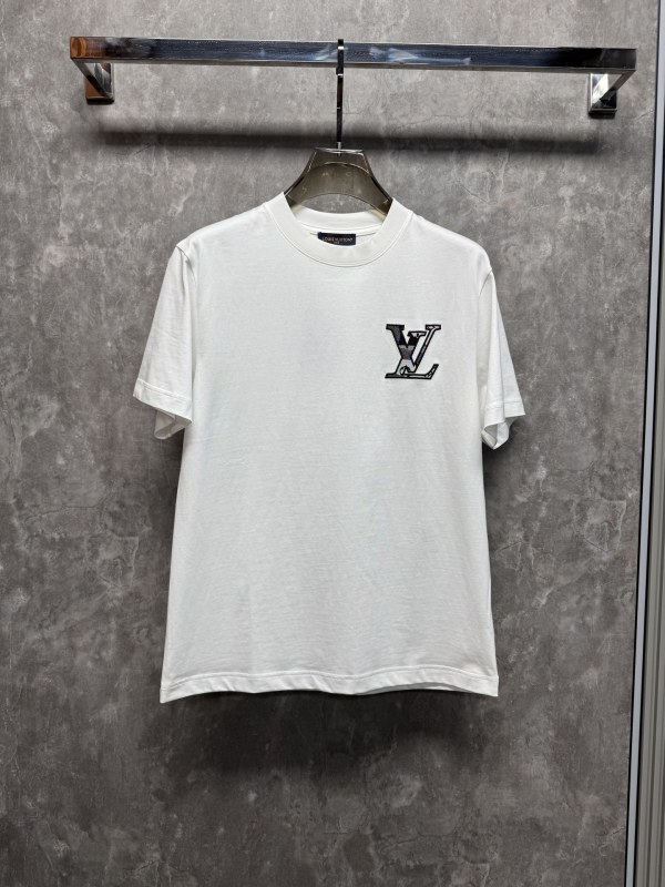 お洒落 2026 ルイヴィトン 新作 半袖Tシャツ 偽物