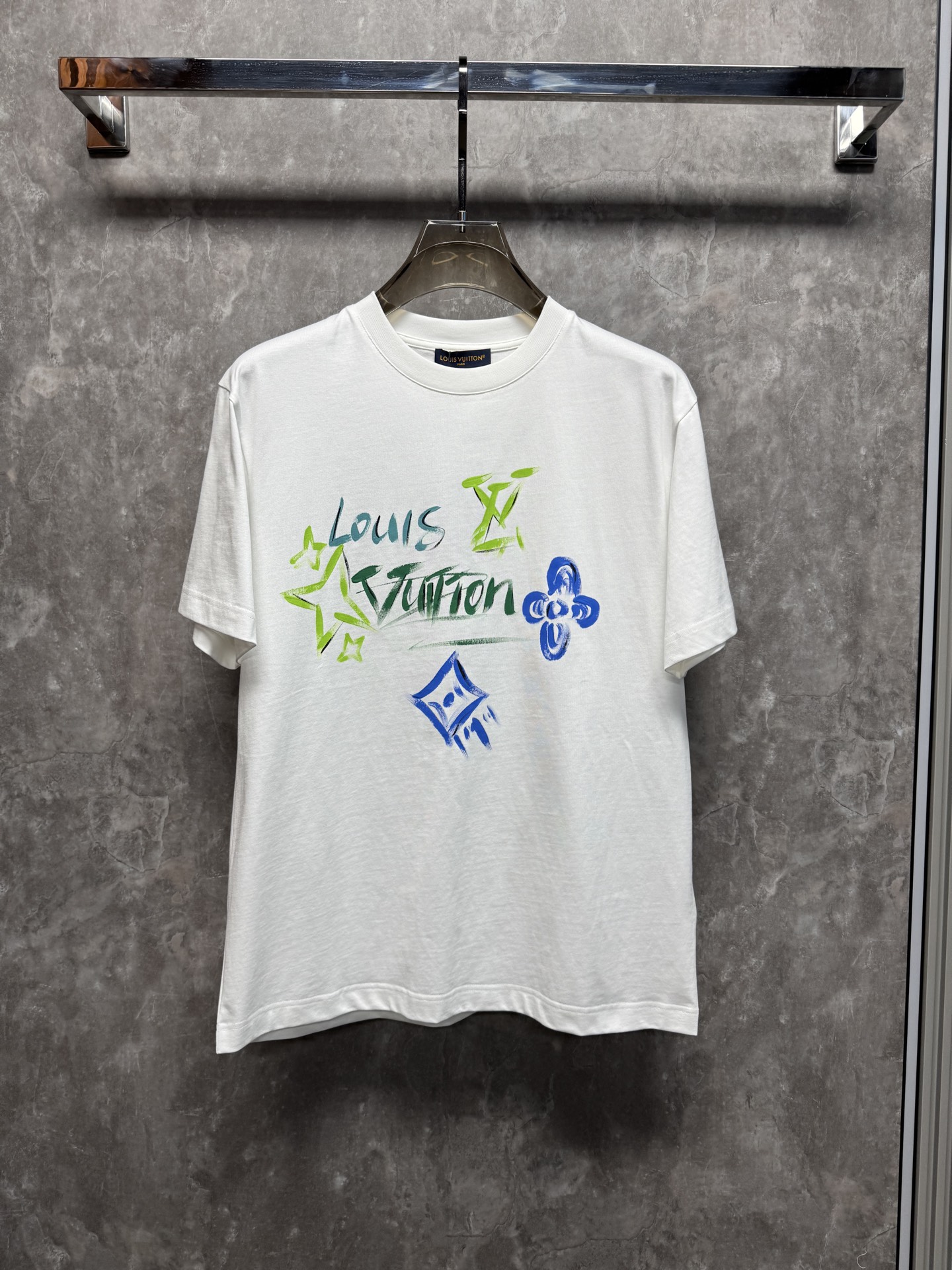 日本未入荷 2026 ルイヴィトン 新作 半袖Tシャツ 偽物