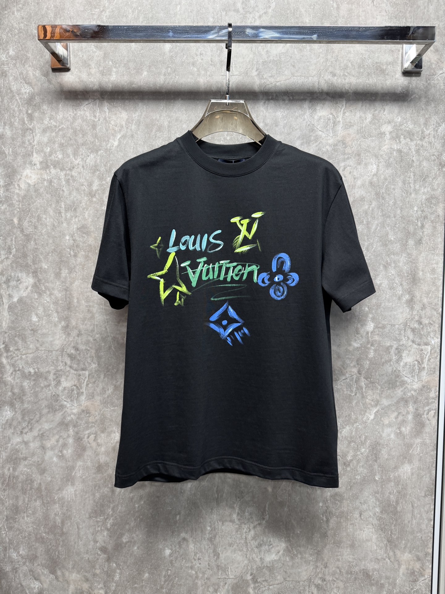 世界中で大人気♪ 2026 ルイヴィトン 新作 半袖Tシャツ コピー