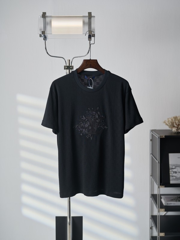 注目度抜群！2026 ルイヴィトン 新作 半袖Tシャツ コピー