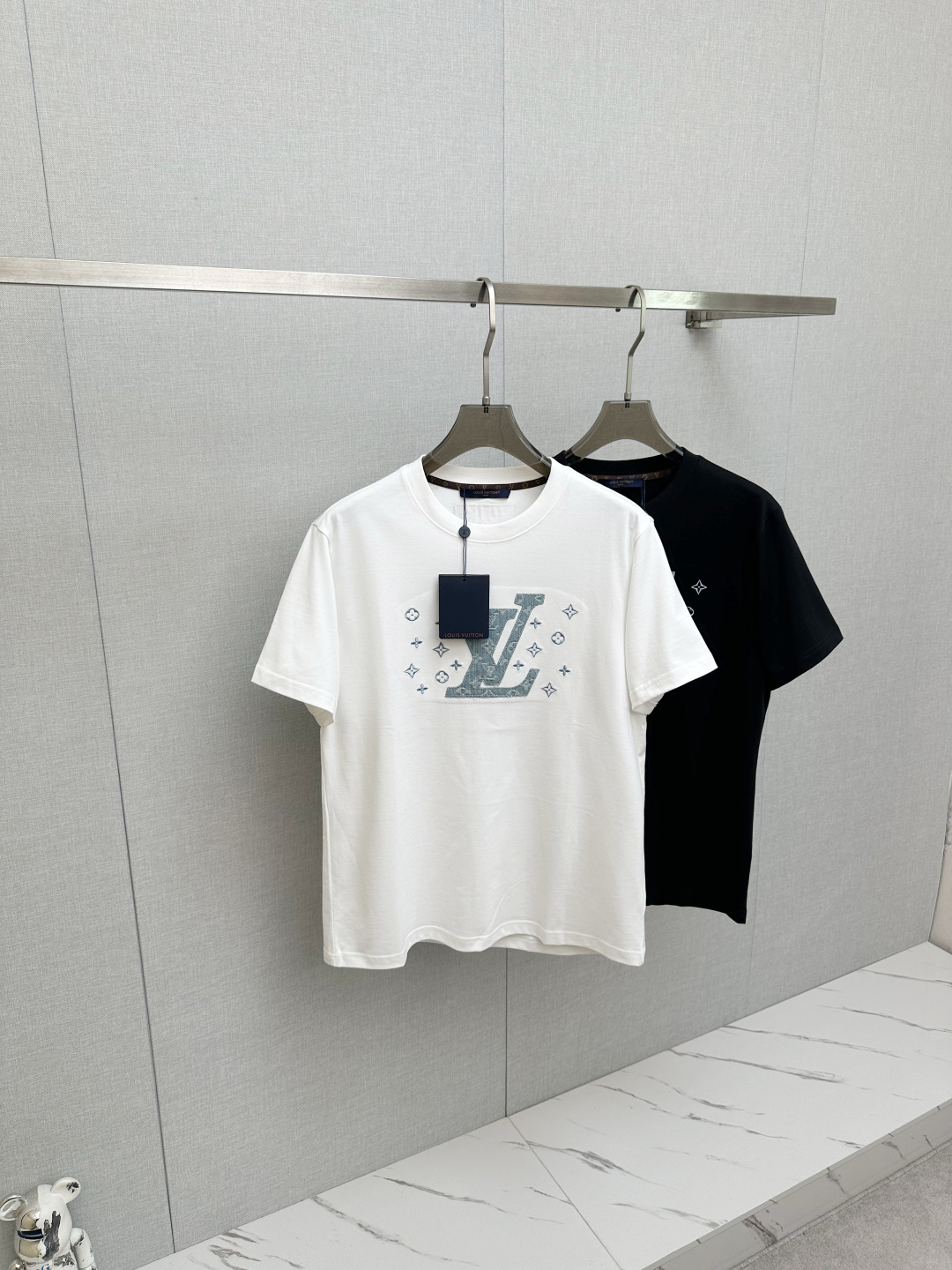 世界中で大人気♪ 2026 ルイヴィトン 新作 半袖Tシャツ スーパーコピー