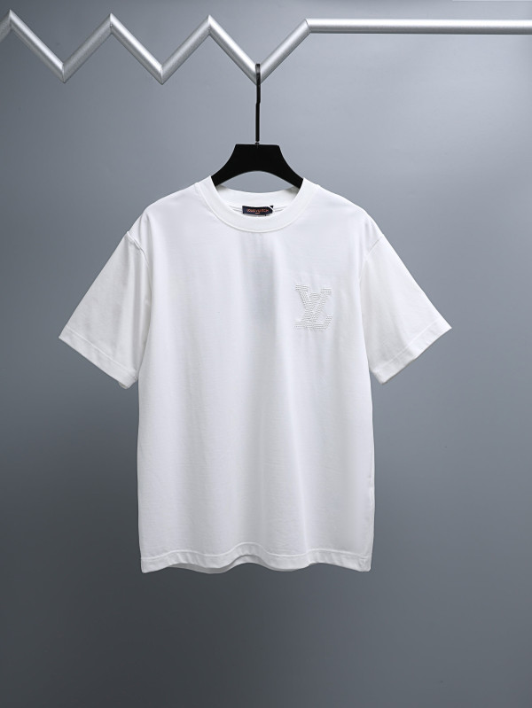 送料込 2026 ルイヴィトン 新作 半袖Tシャツ 偽物