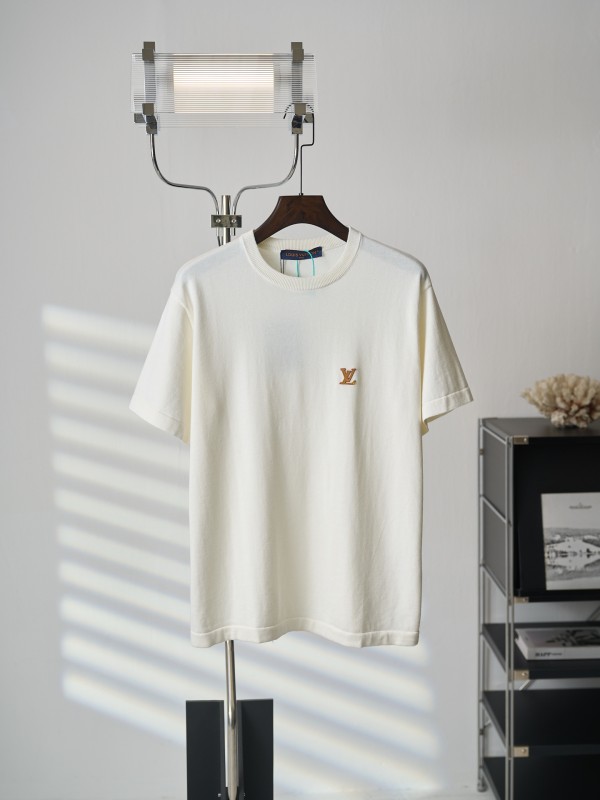 超希少！2026 ルイヴィトン 新作 半袖Tシャツ 偽物