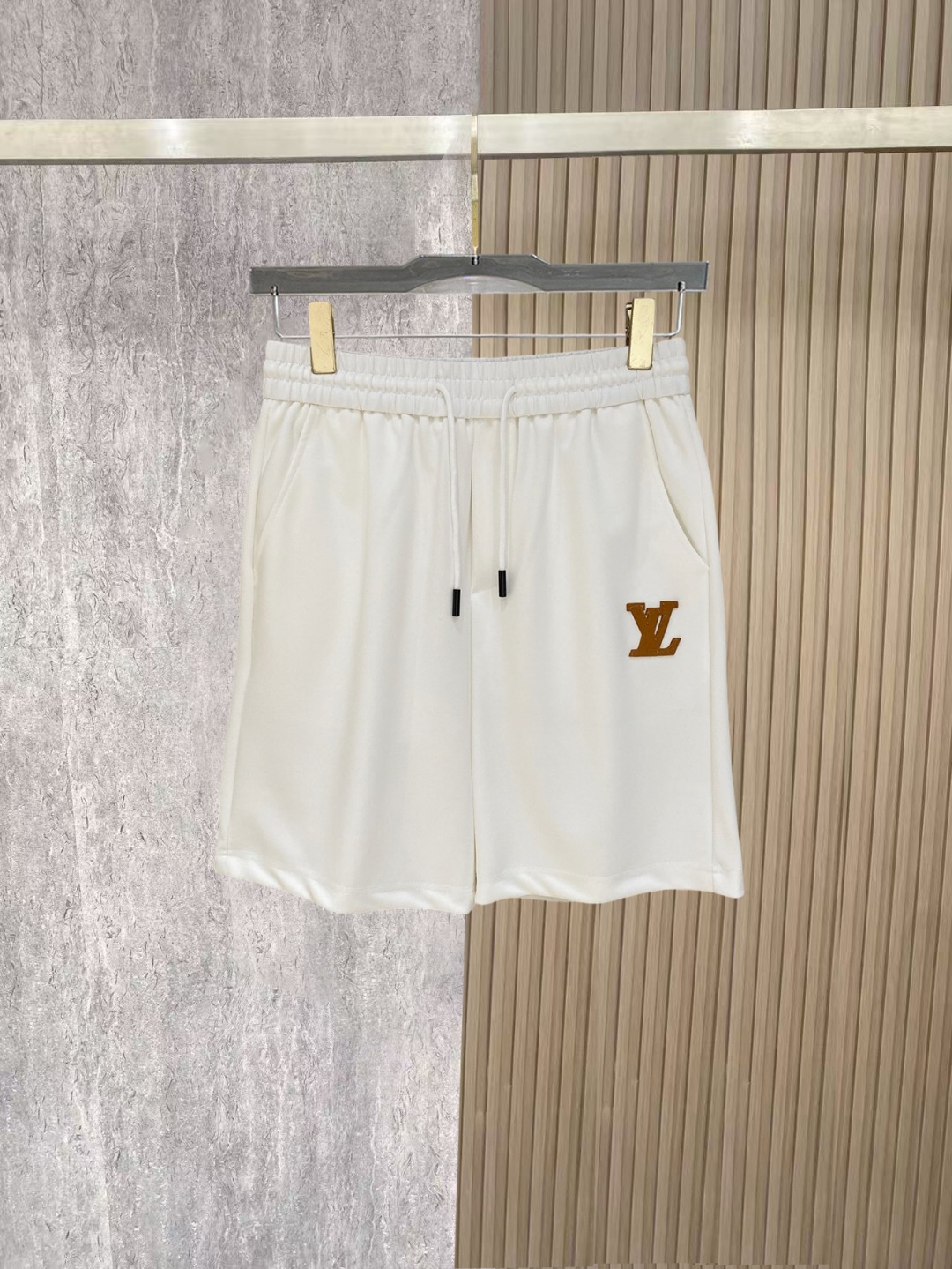 目を惹くカラー 2026 ルイヴィトン 新作 ショートパンツ スーパーコピー