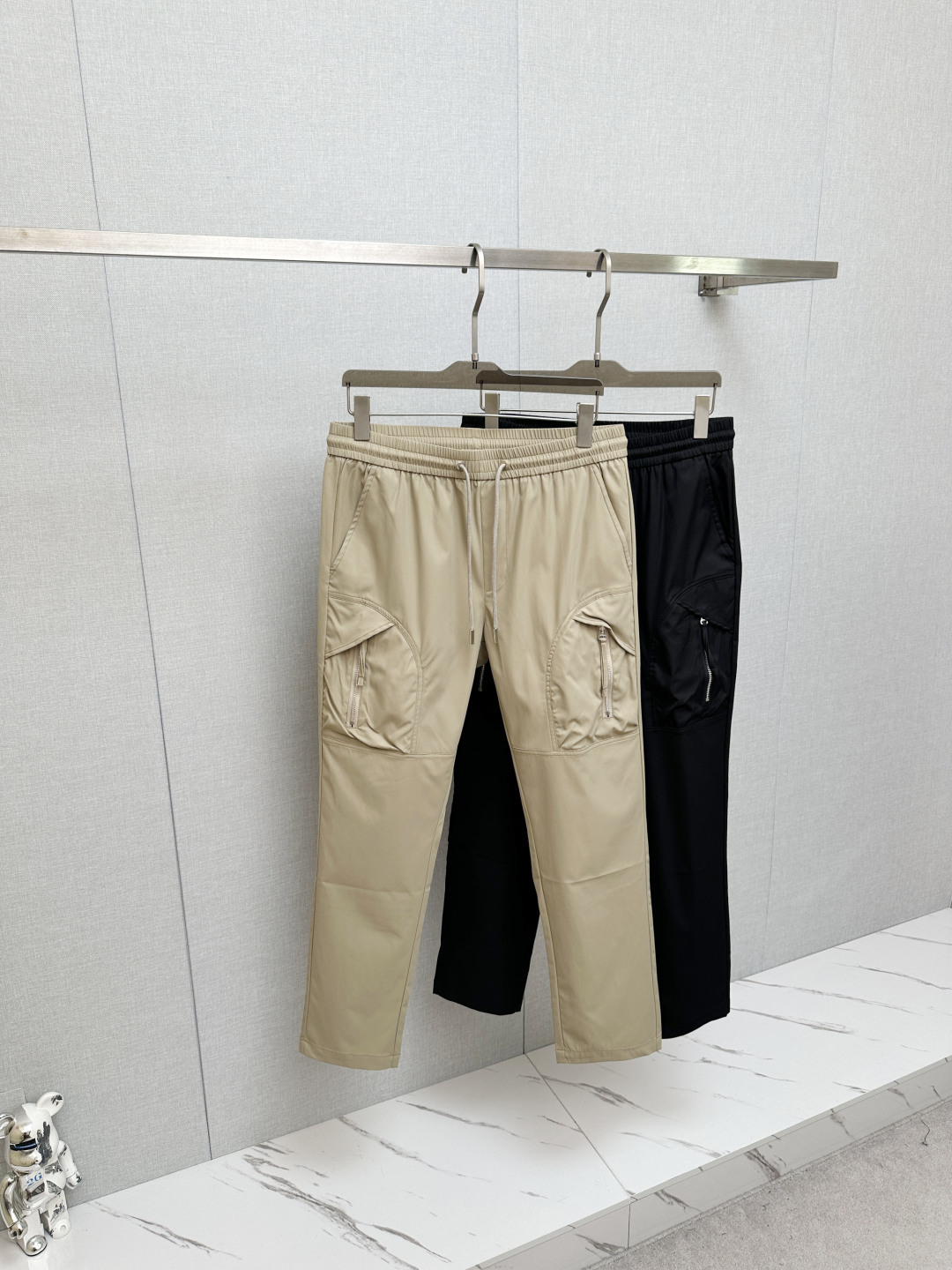注目アイテム☆ 2026 ルイヴィトン 新作 カジュアルパンツ 偽物