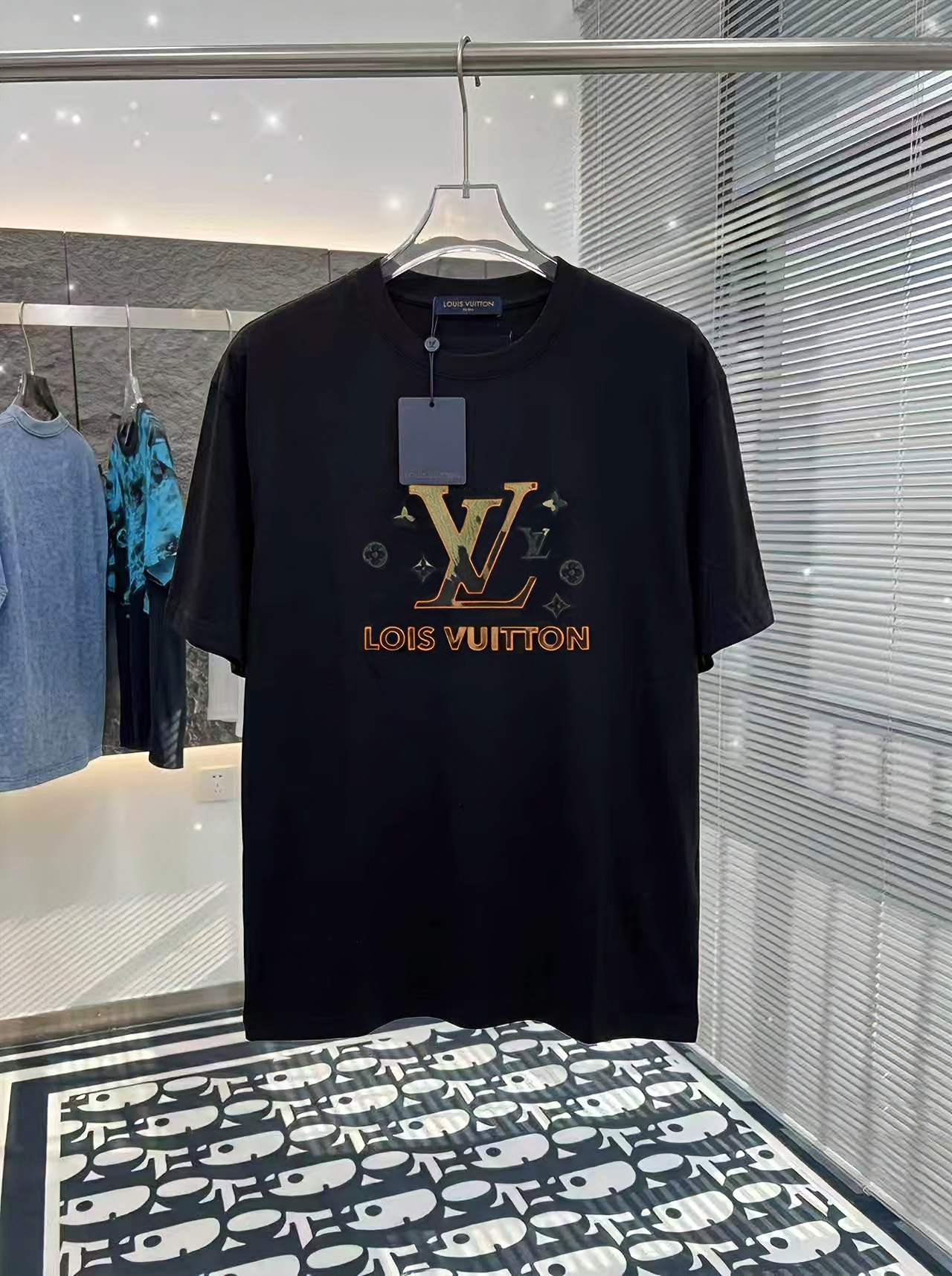 絶対欲しい！2026 ルイヴィトン 新作 半袖Tシャツ スーパーコピー