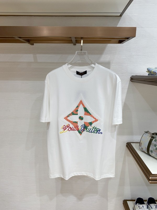 希少♪限定 2026 ルイヴィトン 新作 半袖Tシャツ 偽物