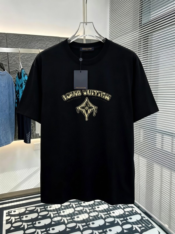 人気急上昇新作 2026 ルイヴィトン 新作 半袖Tシャツ スーパーコピー