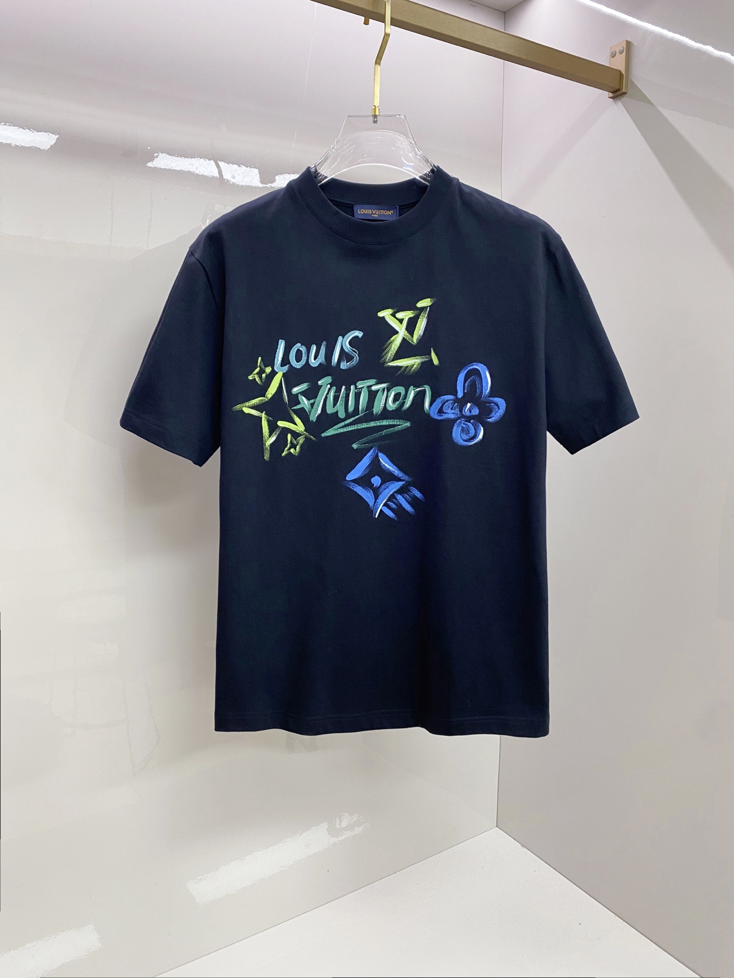 注目アイテム♡ 2026 ルイヴィトン 新作 半袖Tシャツ 偽物 2色