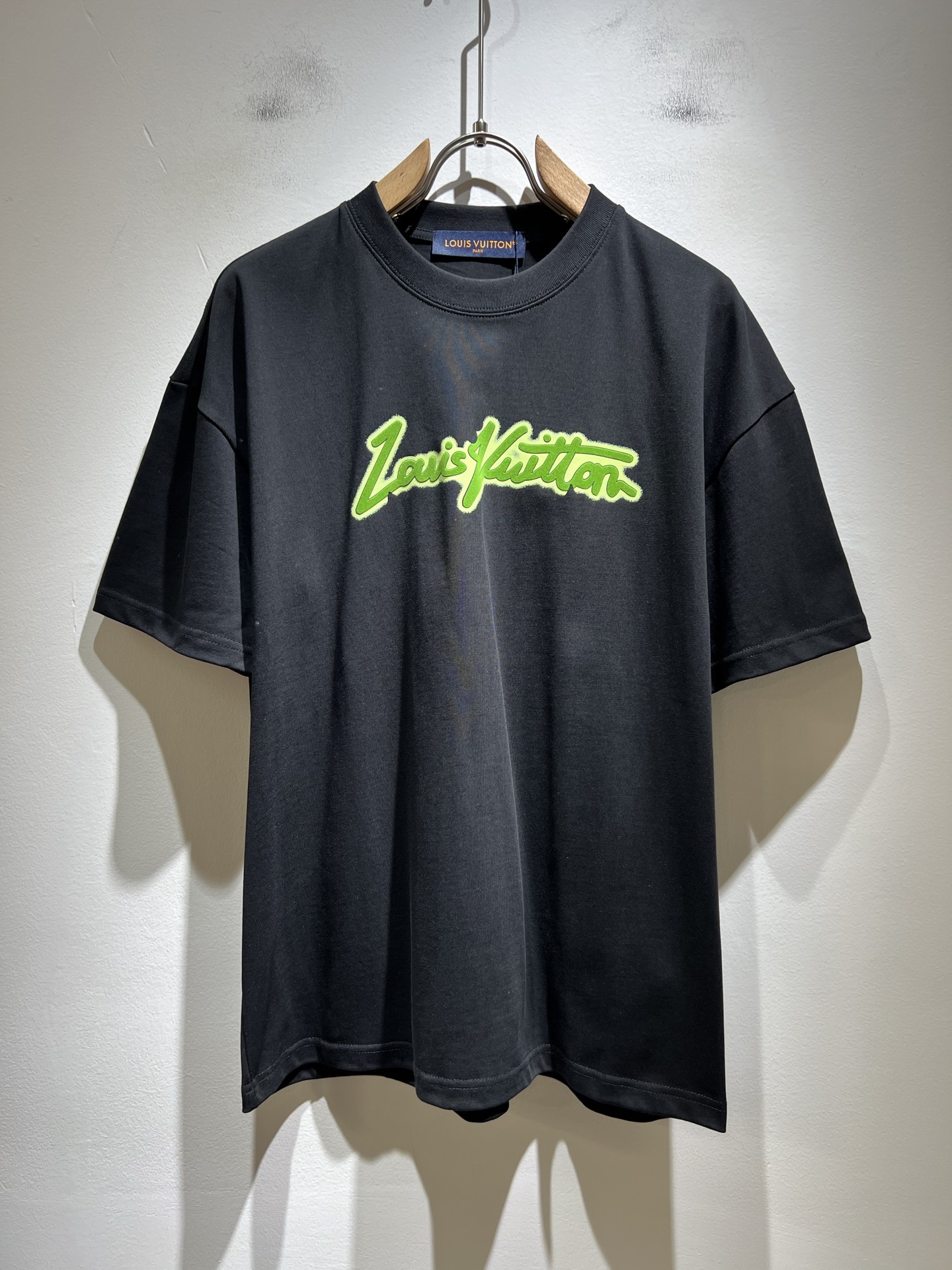 目を惹くカラー 2026 ルイヴィトン 新作 半袖Tシャツ スーパーコピー