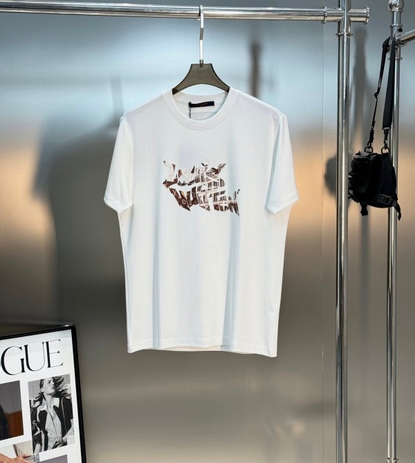 完売必至 ★ 2026 ルイヴィトン 新作 半袖Tシャツ 偽物