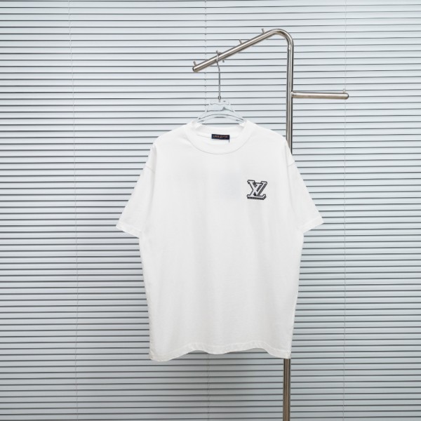 新色登場☆ 2026 ルイヴィトン 新作 半袖Tシャツ コピー