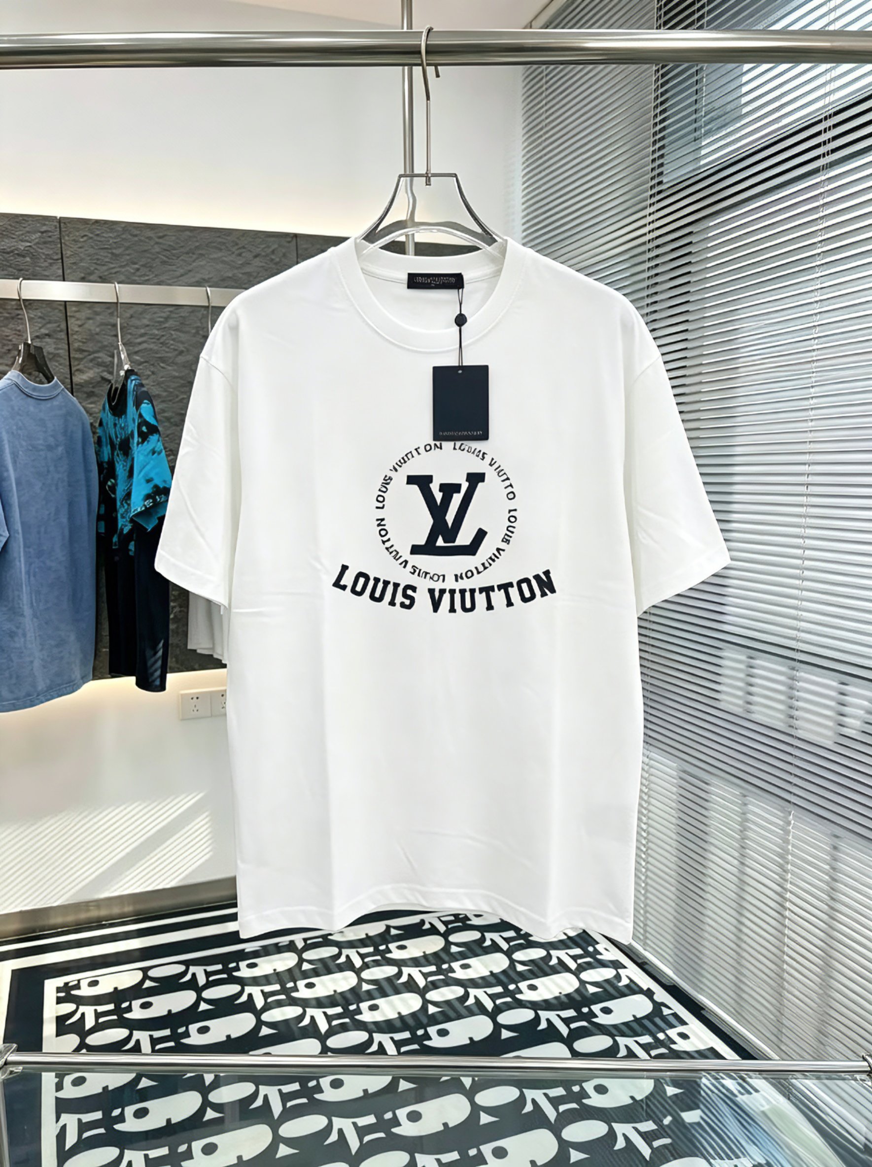 超希少！2026 ルイヴィトン 新作 半袖Tシャツ スーパーコピー