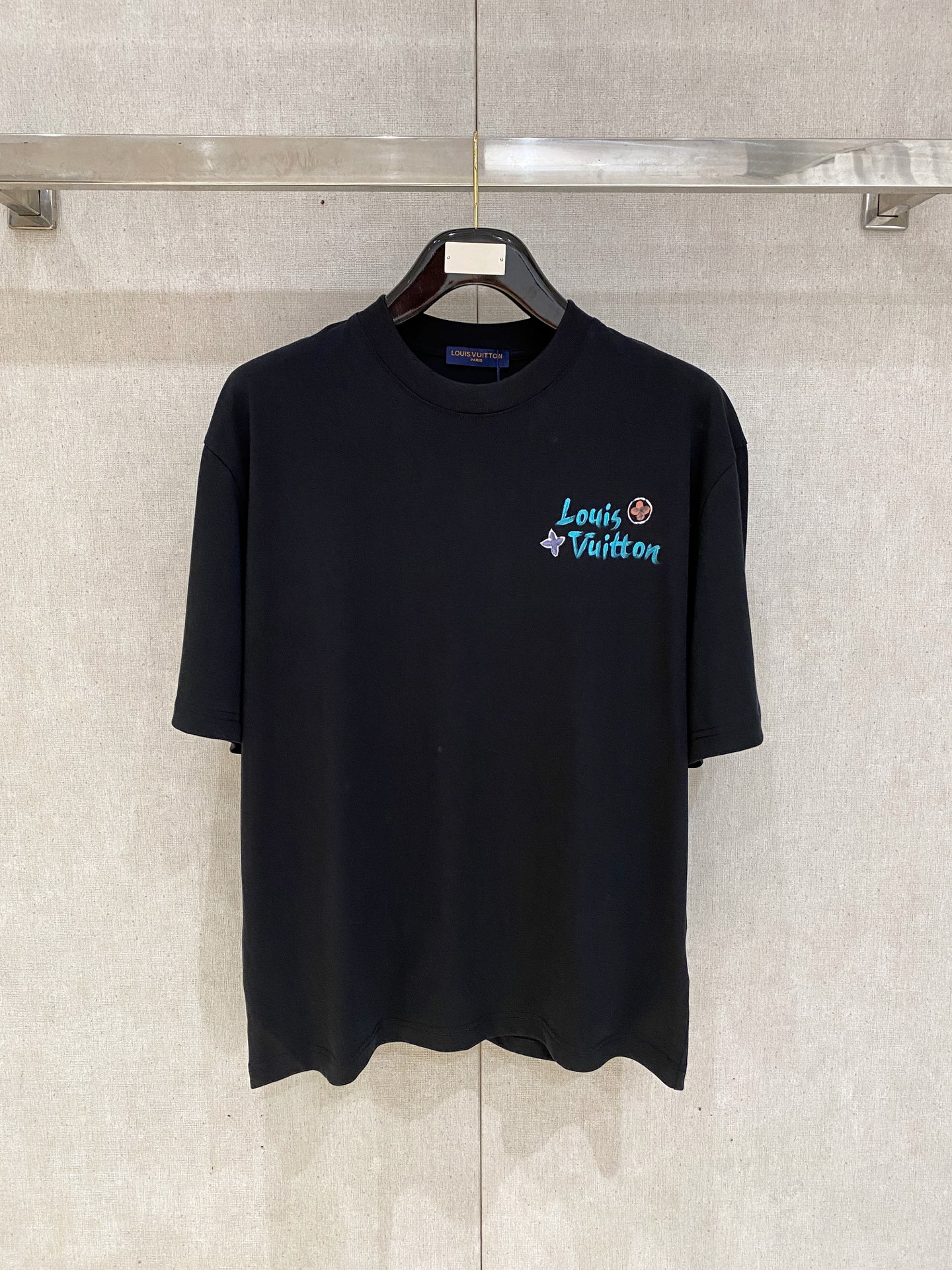 絶対欲しい！2026 ルイヴィトン 新作 半袖Tシャツ 偽物