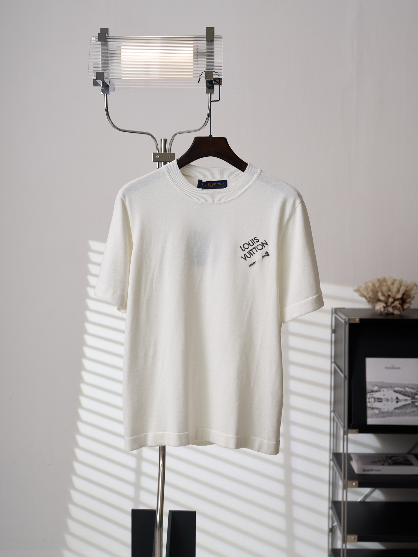 一目惚れ♪ 2026 ルイヴィトン 新作 半袖Tシャツ 偽物