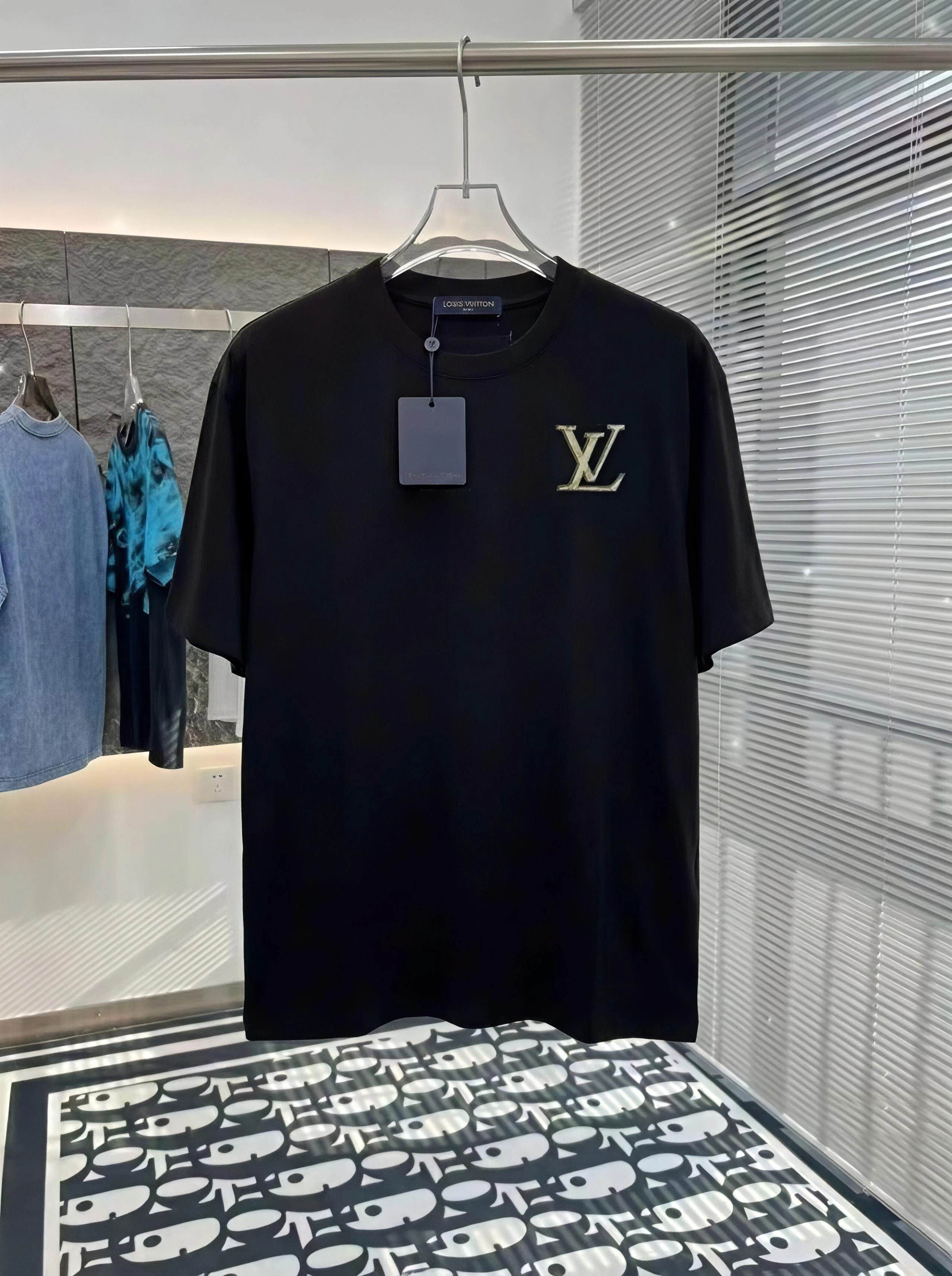 完売前に！2026 ルイヴィトン 新作 半袖Tシャツ 偽物