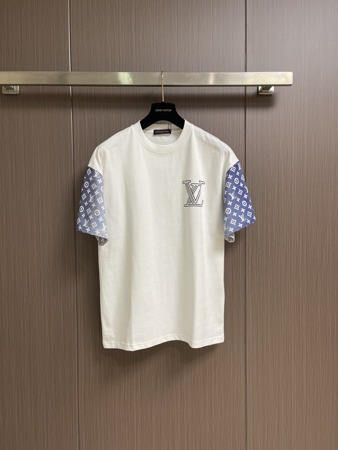 《人気★》2026 ルイヴィトン 新作 半袖Tシャツ 偽物