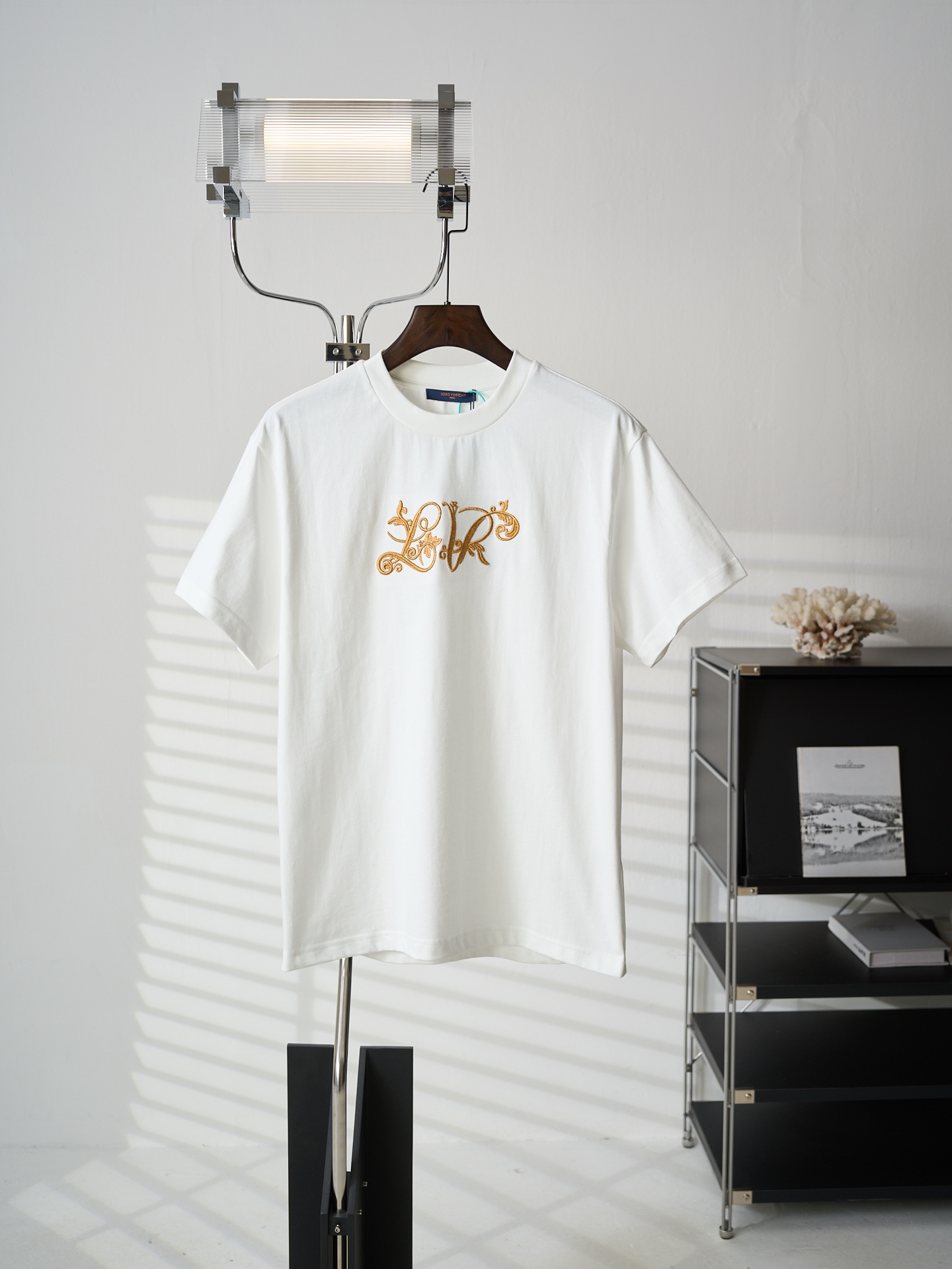 完売必至 2026 ルイヴィトン 新作 半袖Tシャツ スーパーコピー