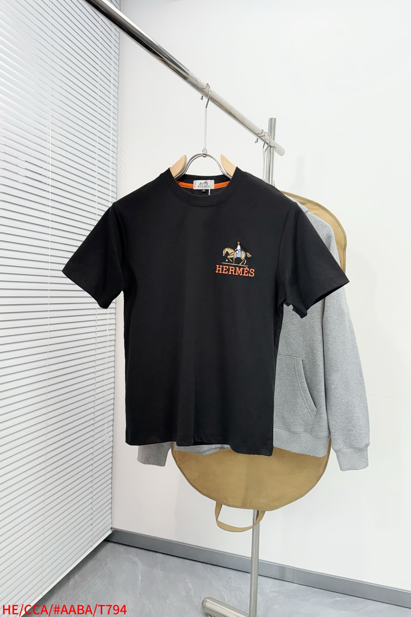 新色登場☆  2026 エルメス 新作 半袖Tシャツ コピー