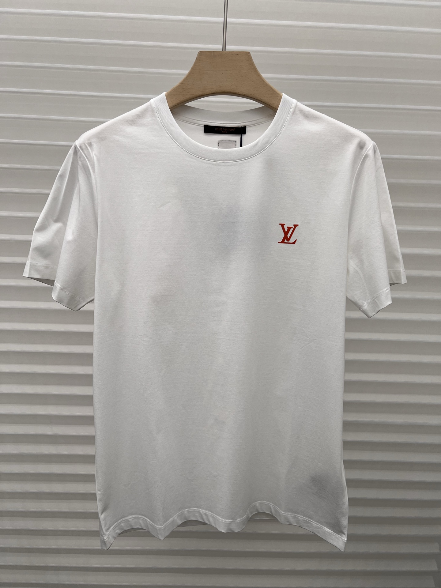 争奪戦 2026 ルイヴィトン 新作 半袖Tシャツ スーパーコピー 2色