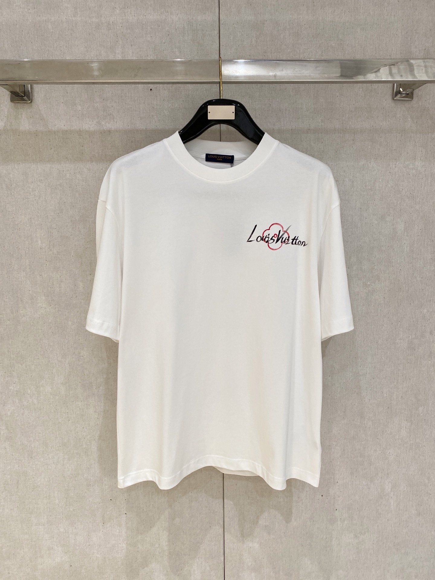 超希少！2026 ルイヴィトン 新作 半袖Tシャツ 偽物