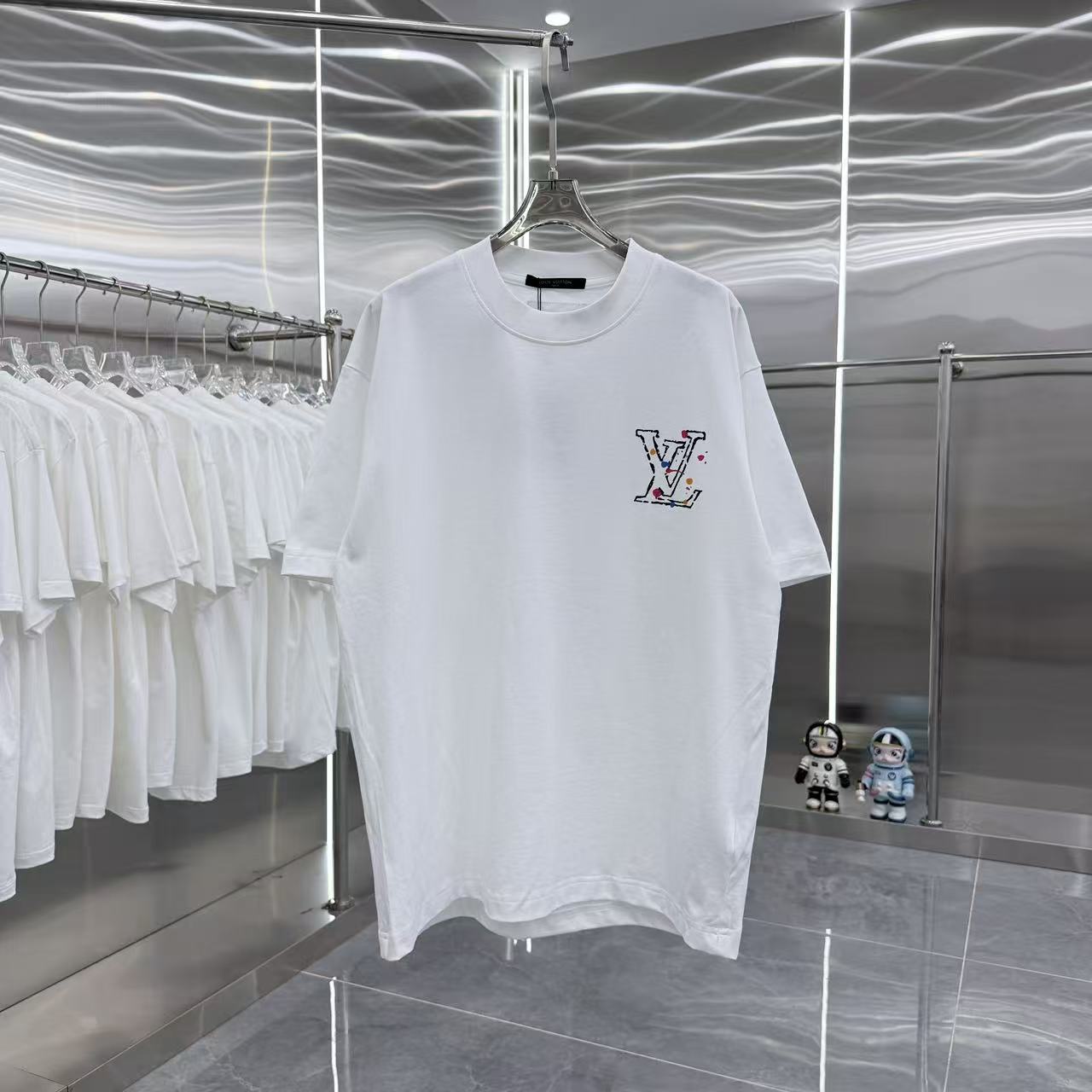 送料込 2026 ルイヴィトン 新作 半袖Tシャツ コピー