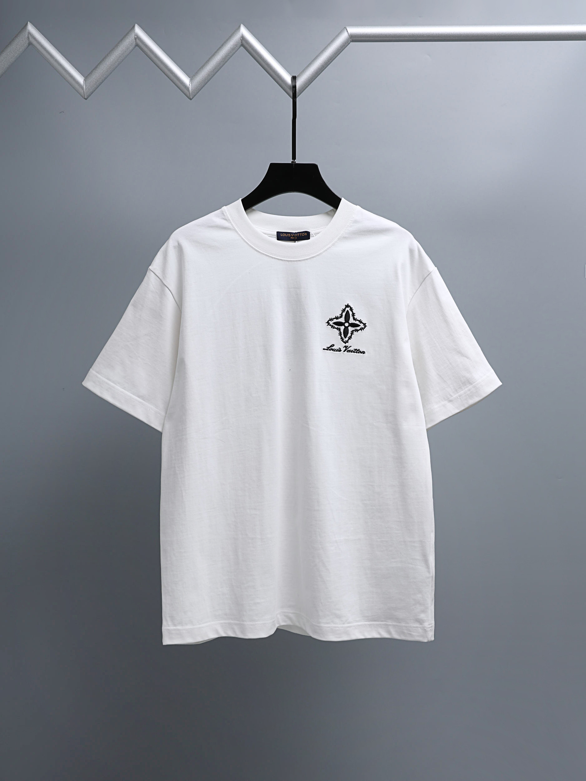 定番人気！2026 ルイヴィトン 新作 半袖Tシャツ コピー