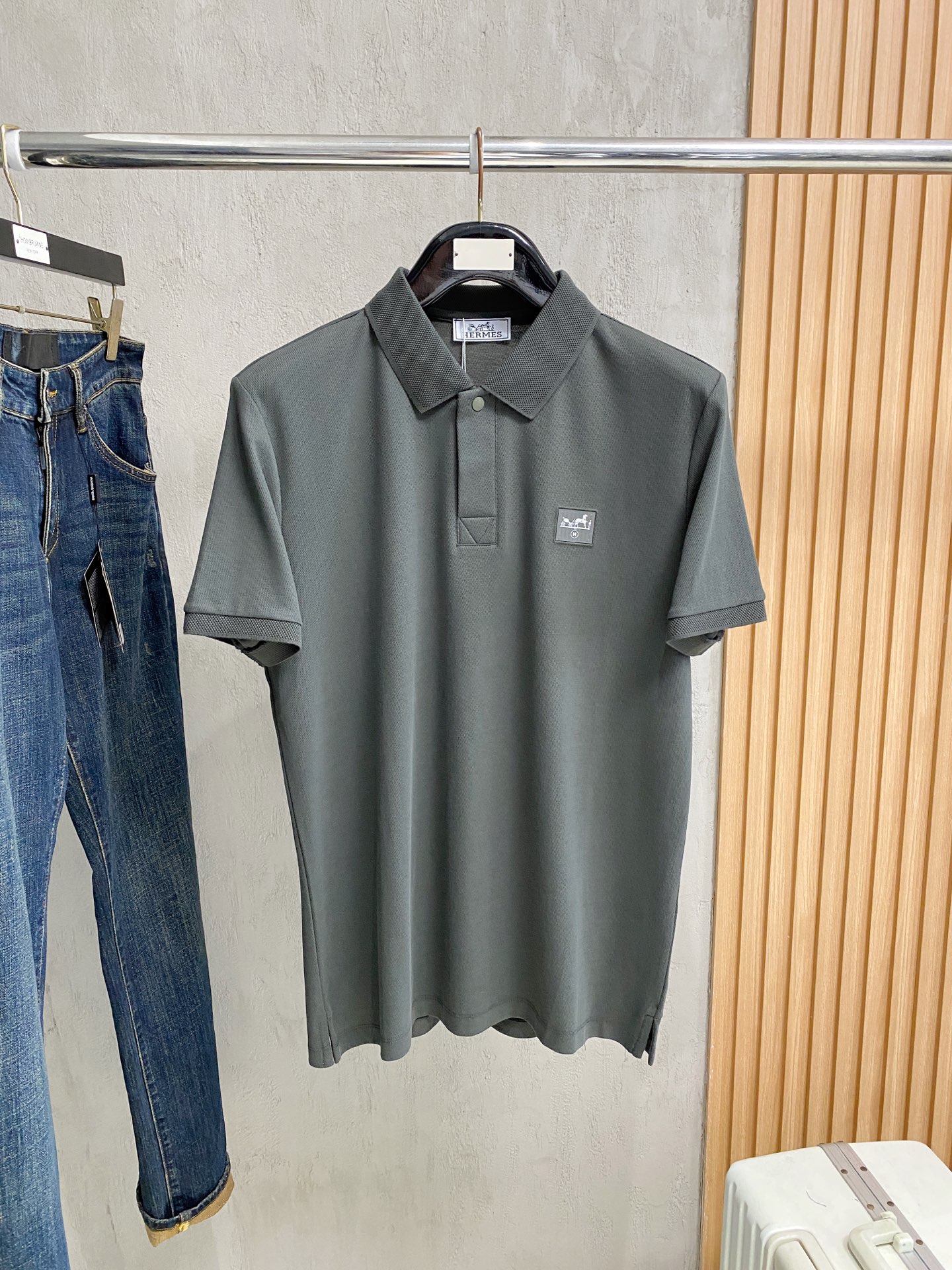 争奪戦 2026 エルメス 新作 半袖Tシャツ コピー